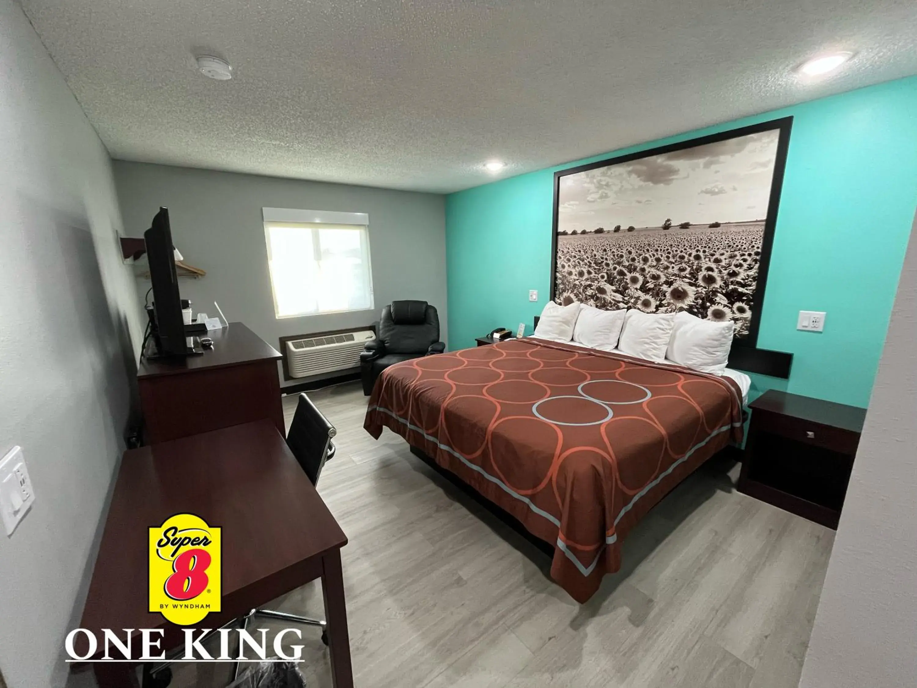 Bed in Super 8 by Wyndham Emporia Bed in Super 8 by Wyndham Emporia