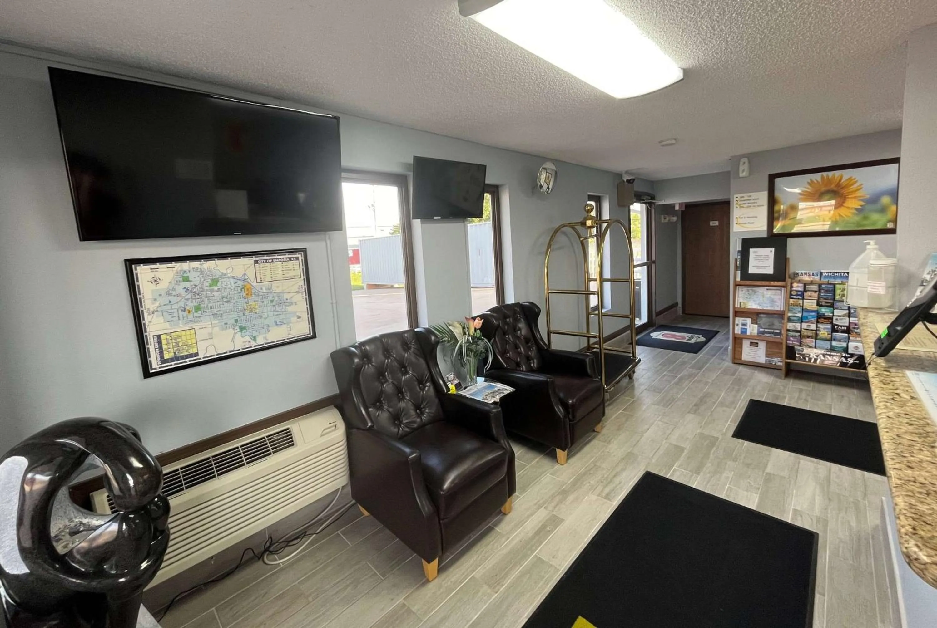 Lobby or reception in Super 8 by Wyndham Emporia