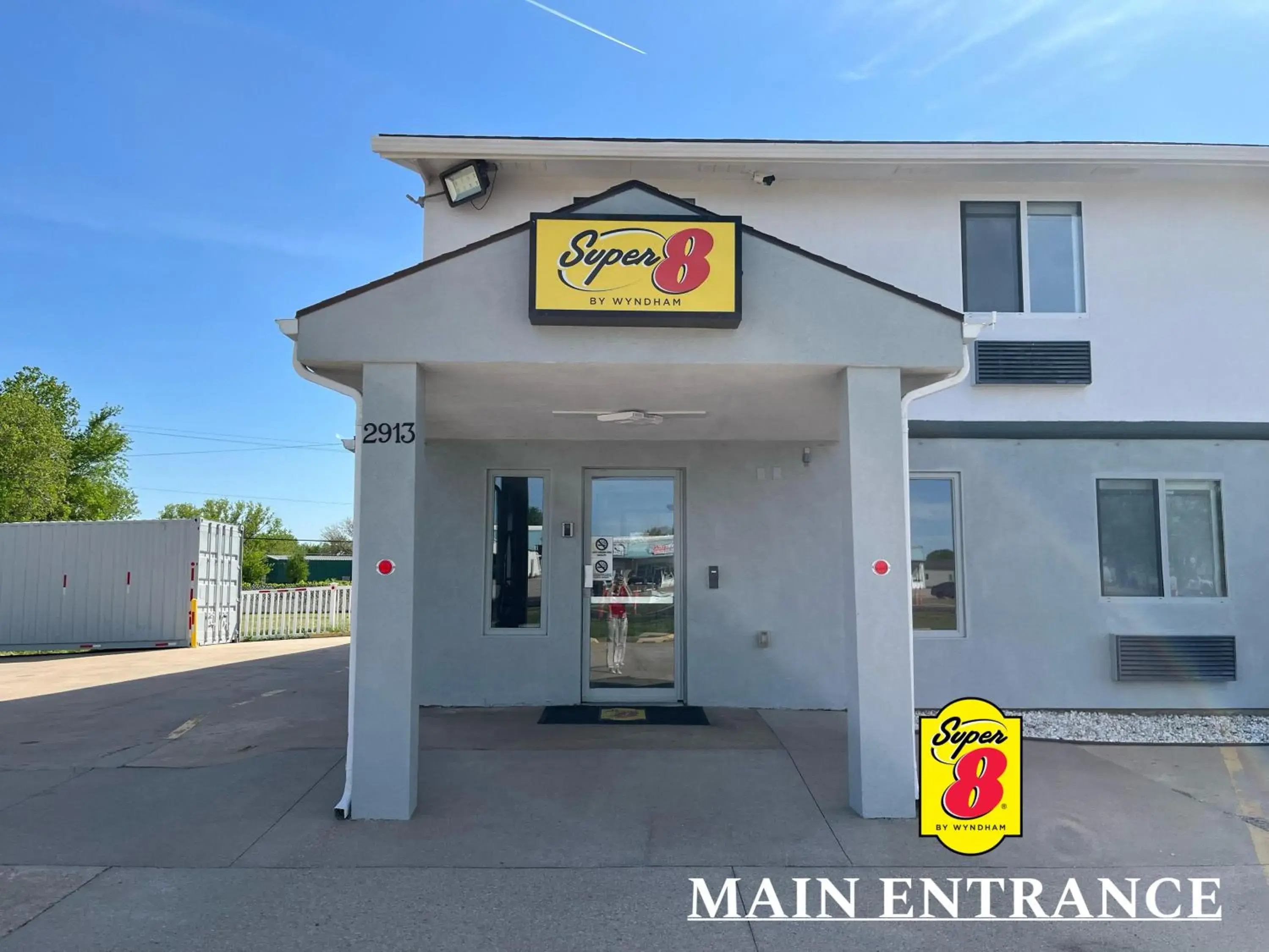 Property building in Super 8 by Wyndham Emporia Property building in Super 8 by Wyndham Emporia