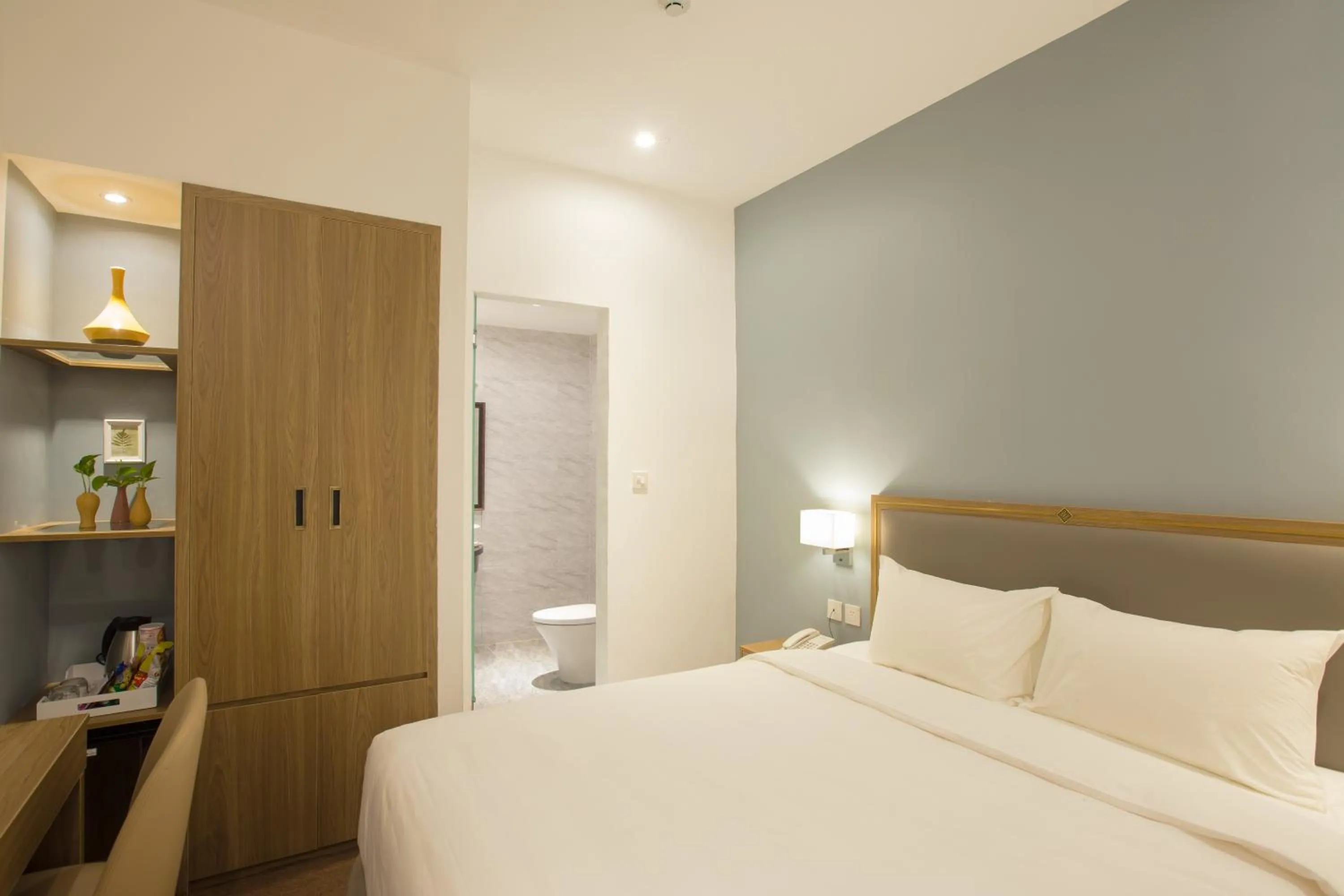 Seating area, Bed in Vy House