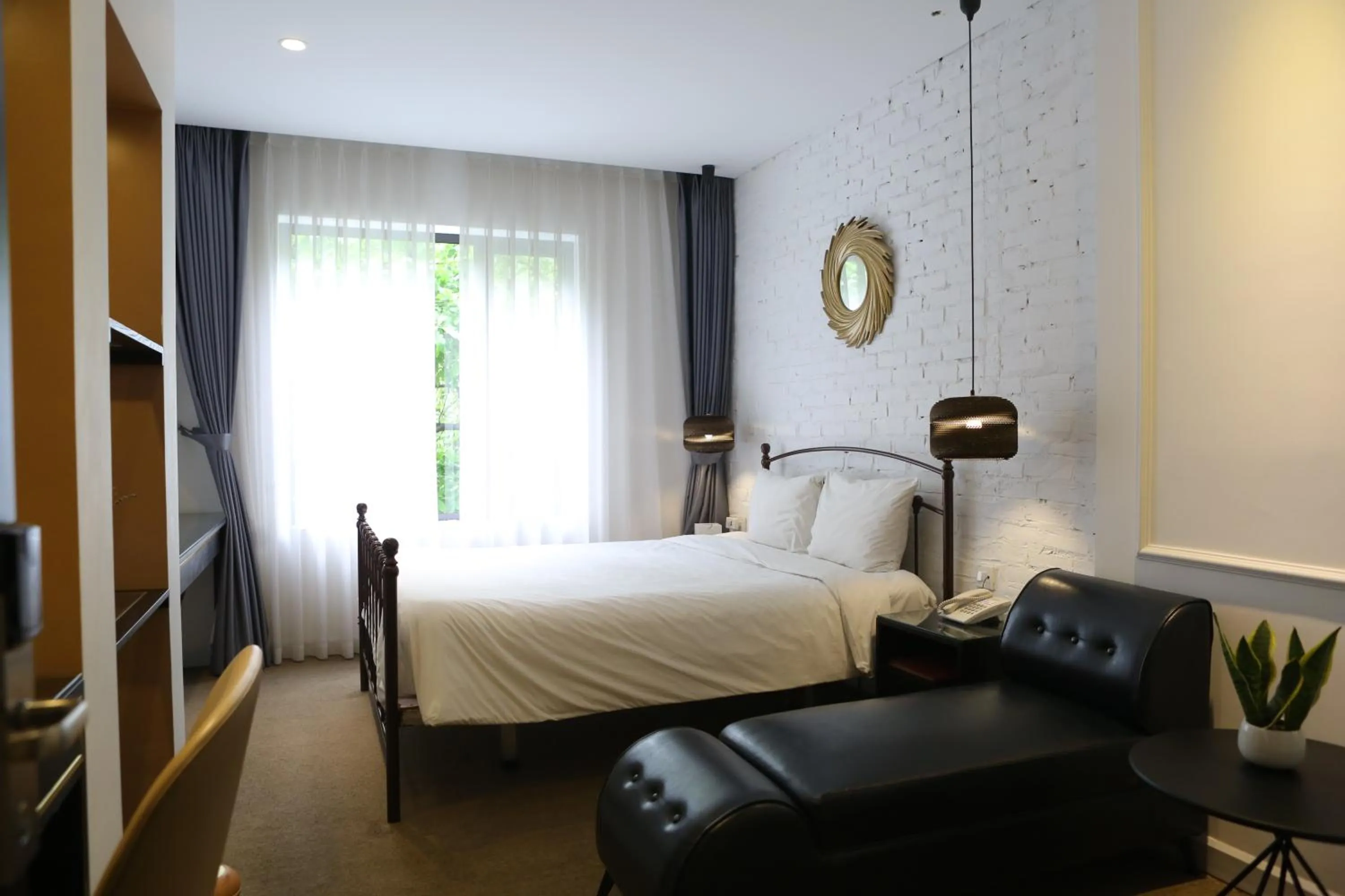 Day, Bed in Vy House