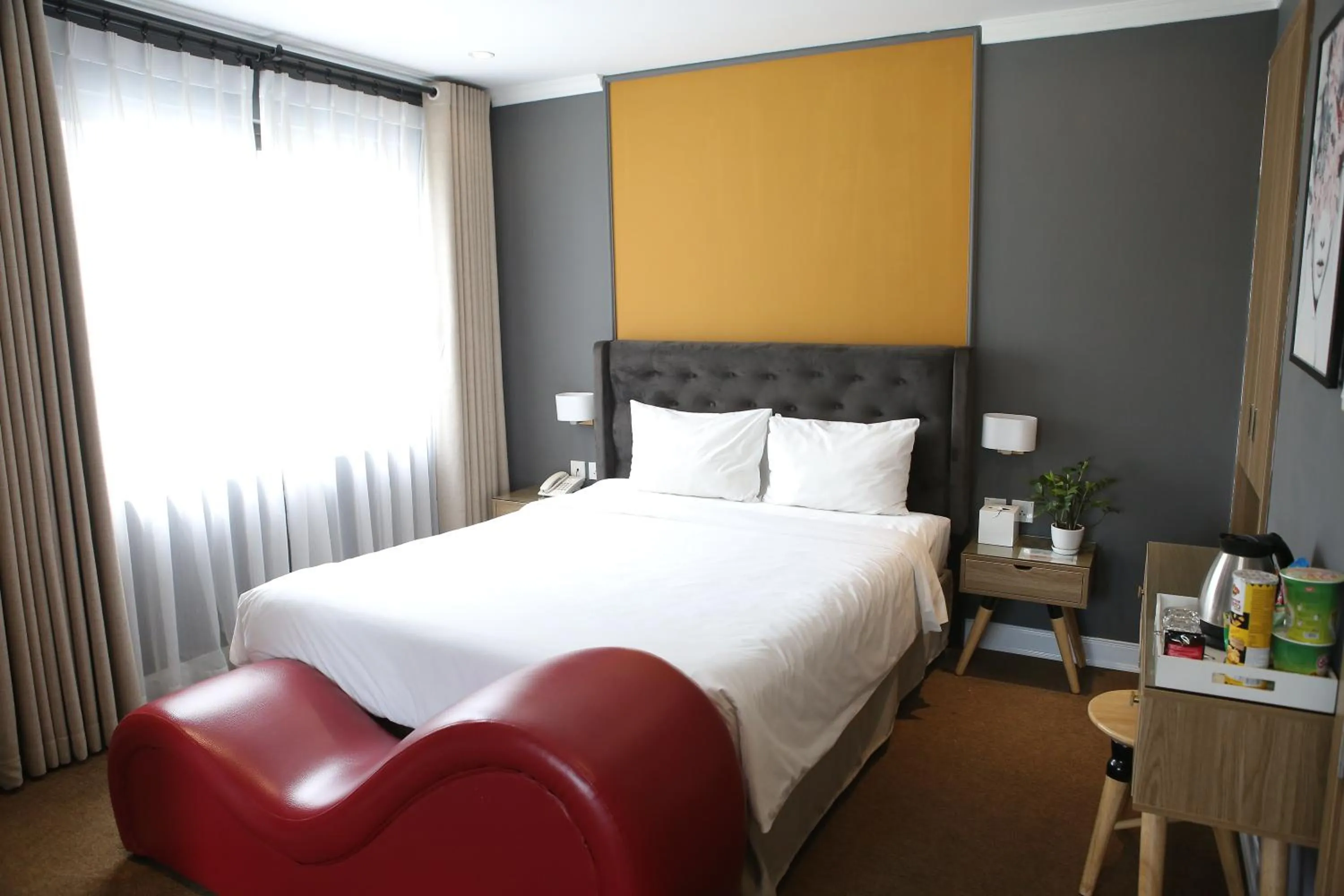 Seating area, Bed in Vy House