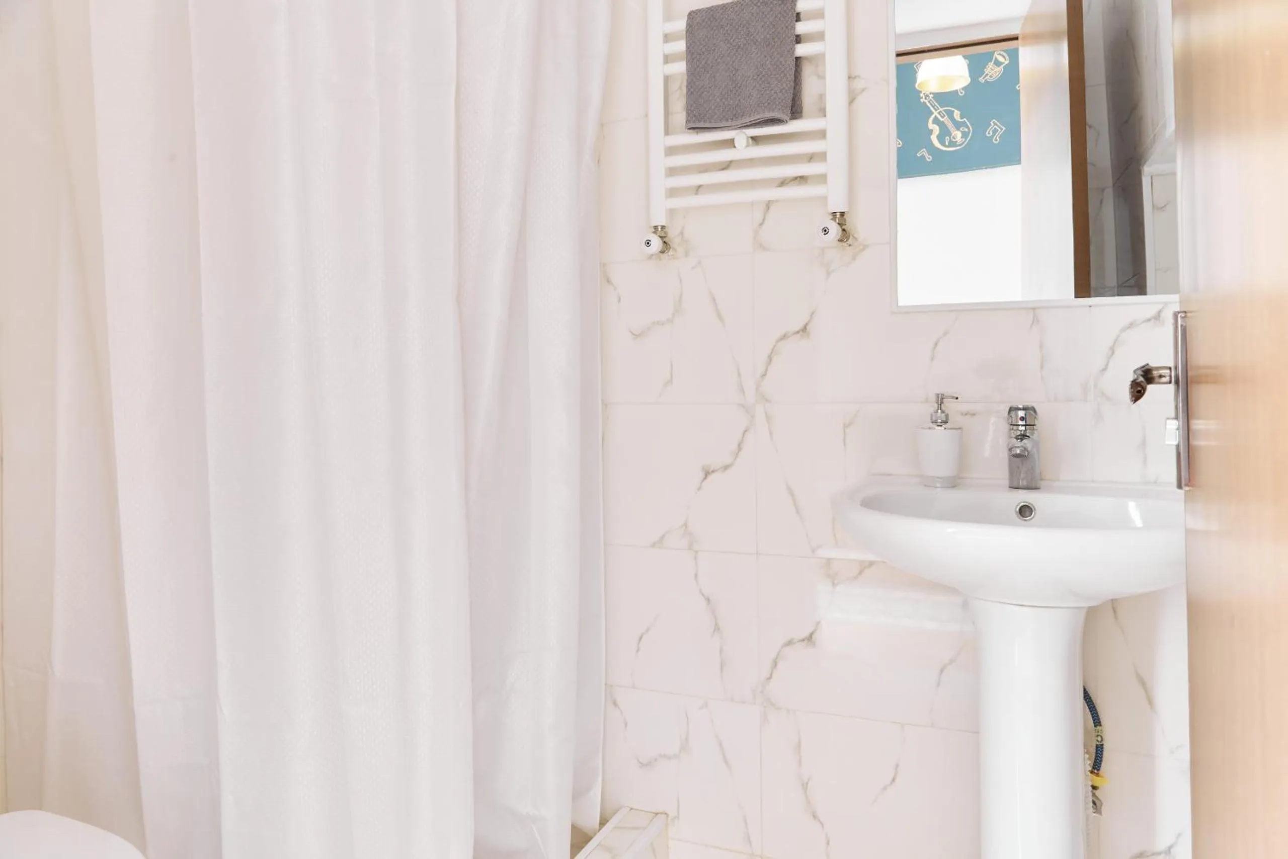 Shower in Moosica Hostel