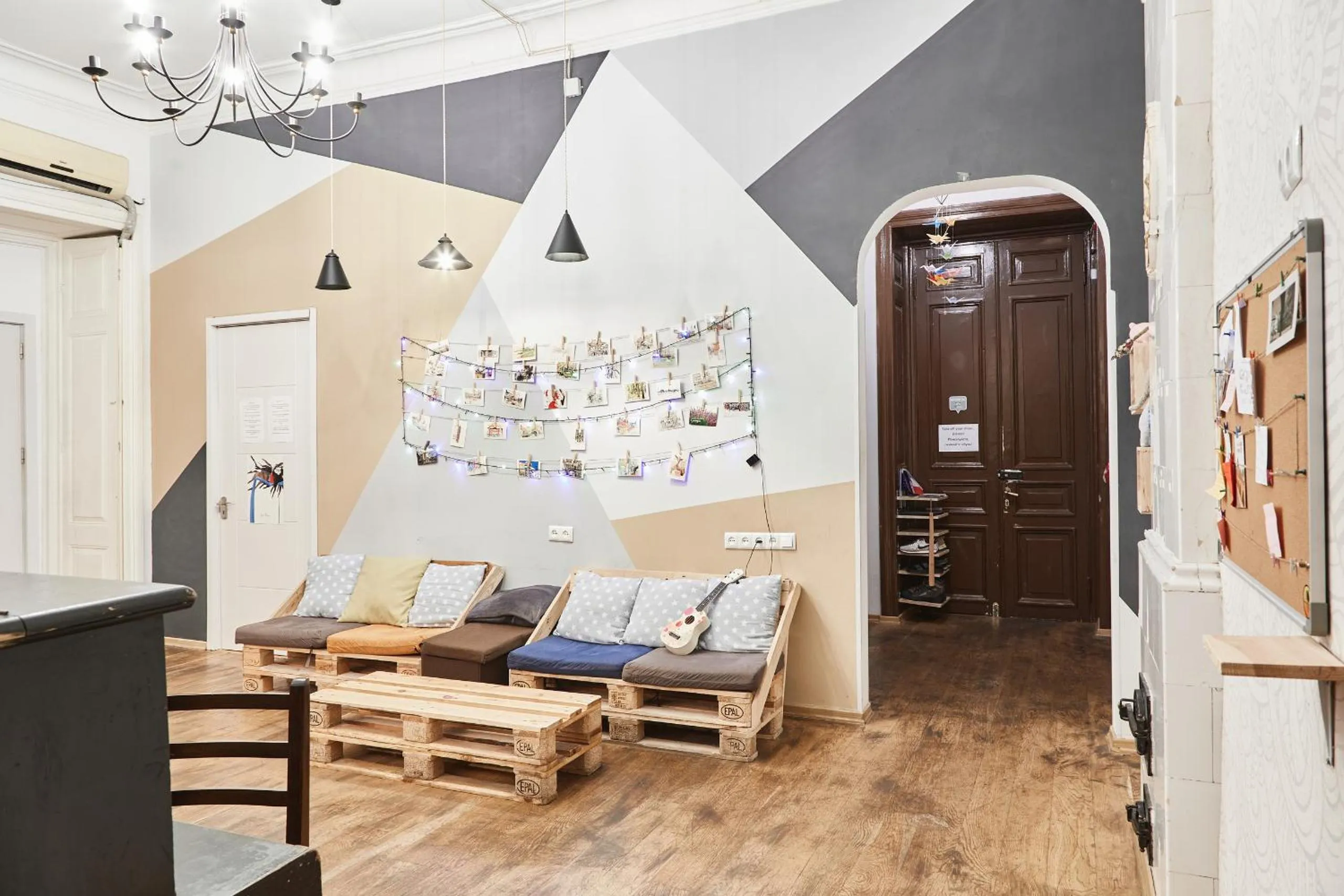 Communal lounge/ TV room in Moosica Hostel