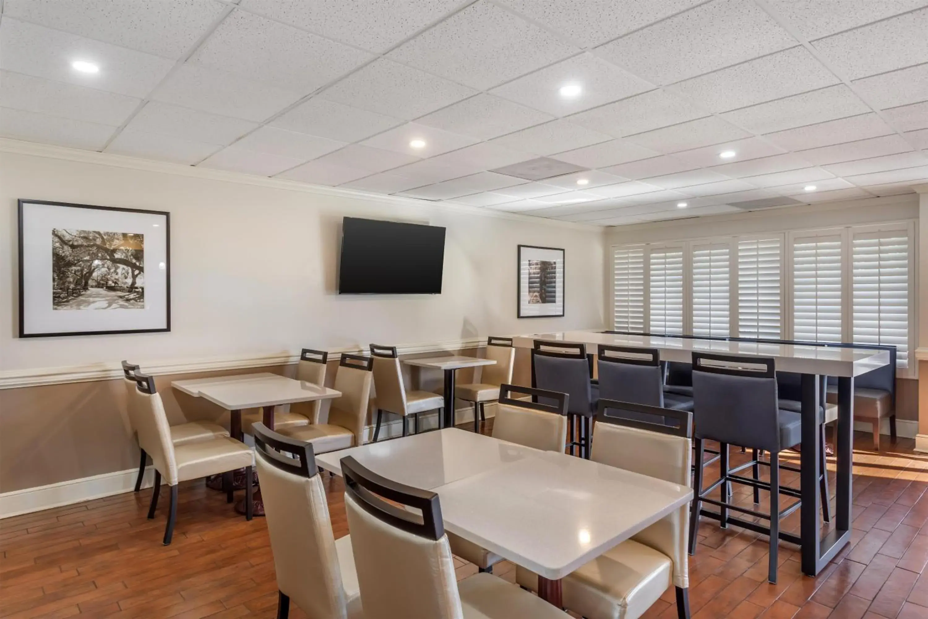 Breakfast in Best Western Plus Madison Breakfast in Best Western Plus Madison