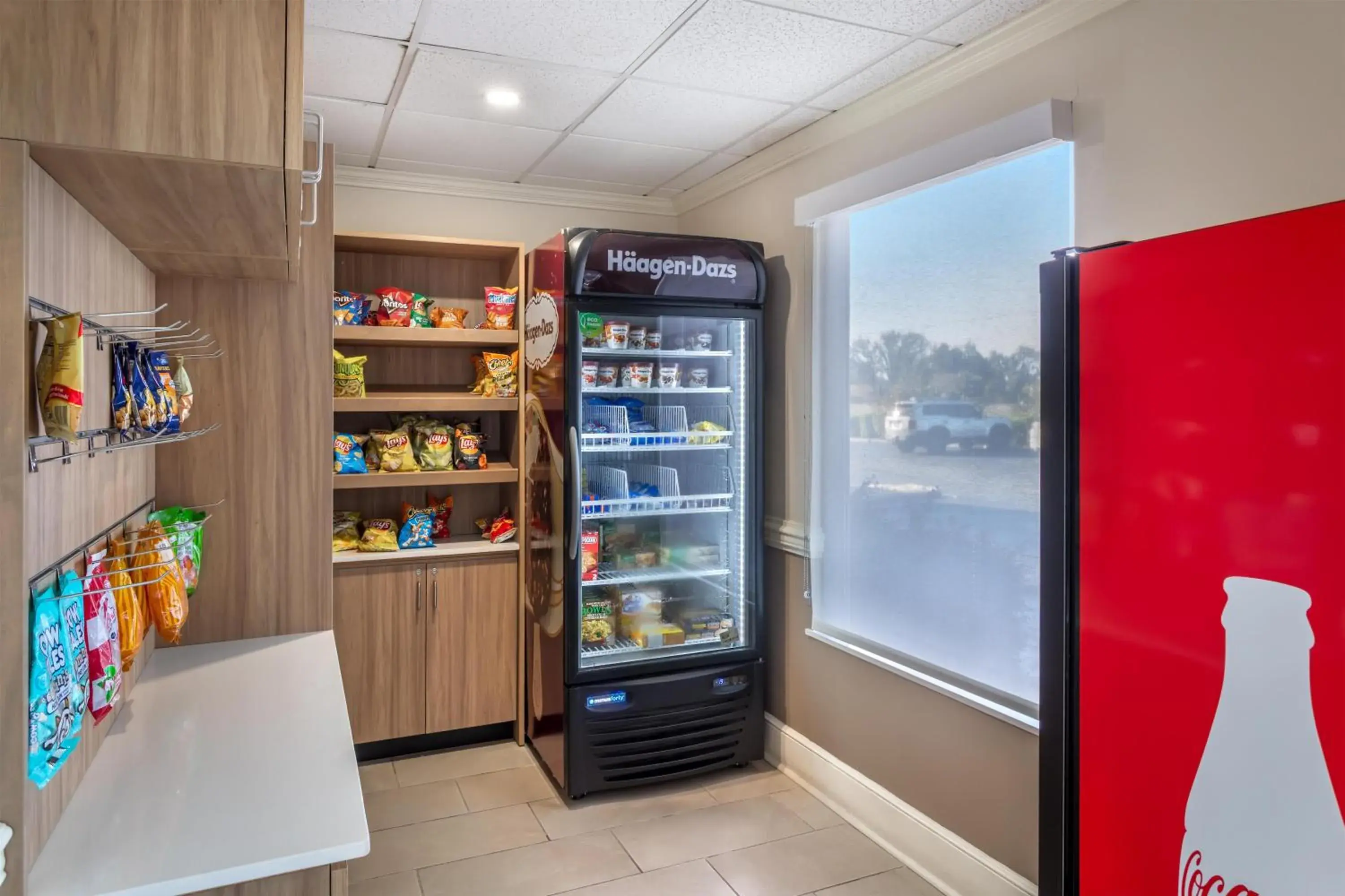 Property building in Best Western Plus Madison Property building in Best Western Plus Madison