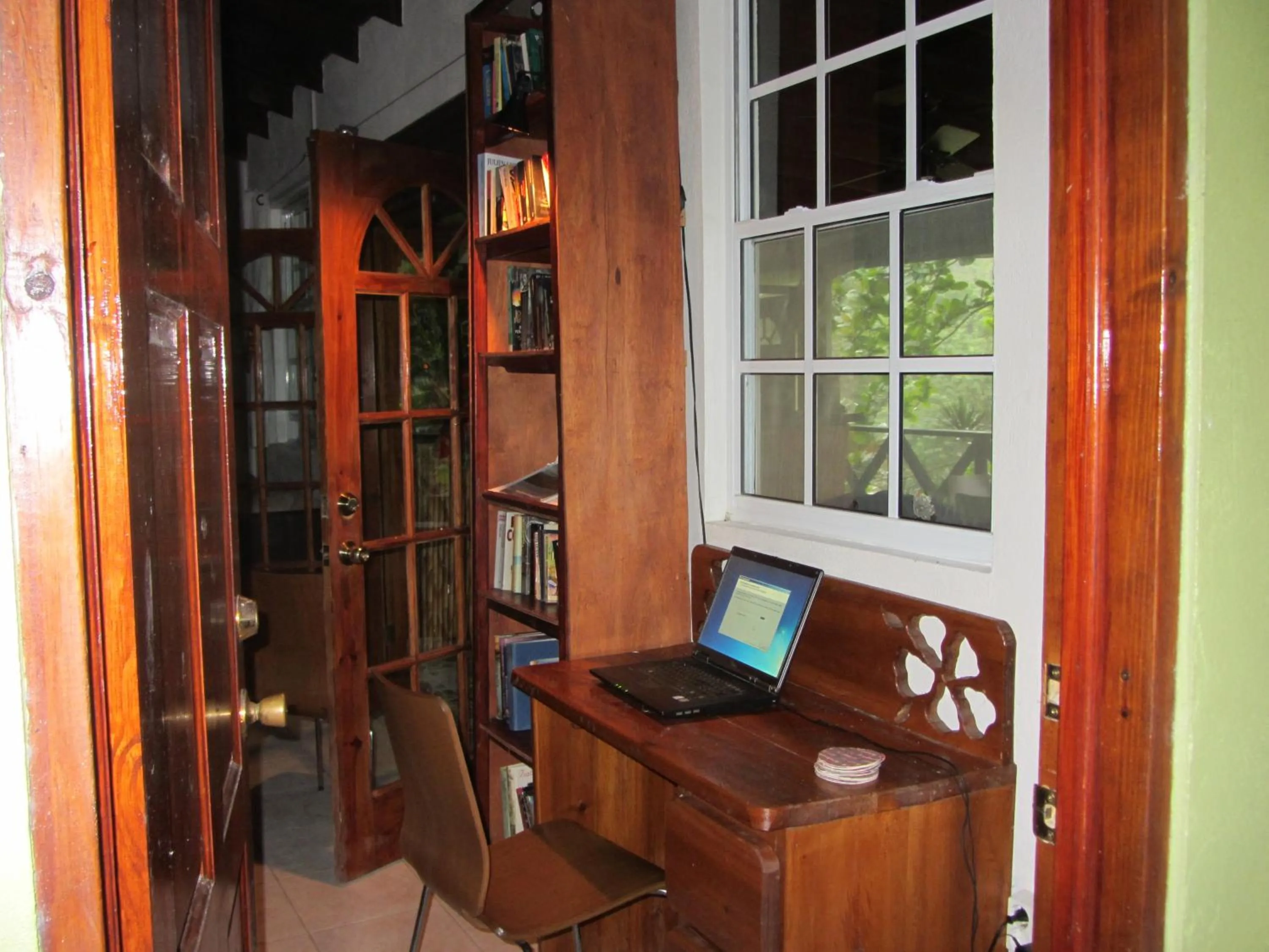Library in Hibiscus Valley Inn