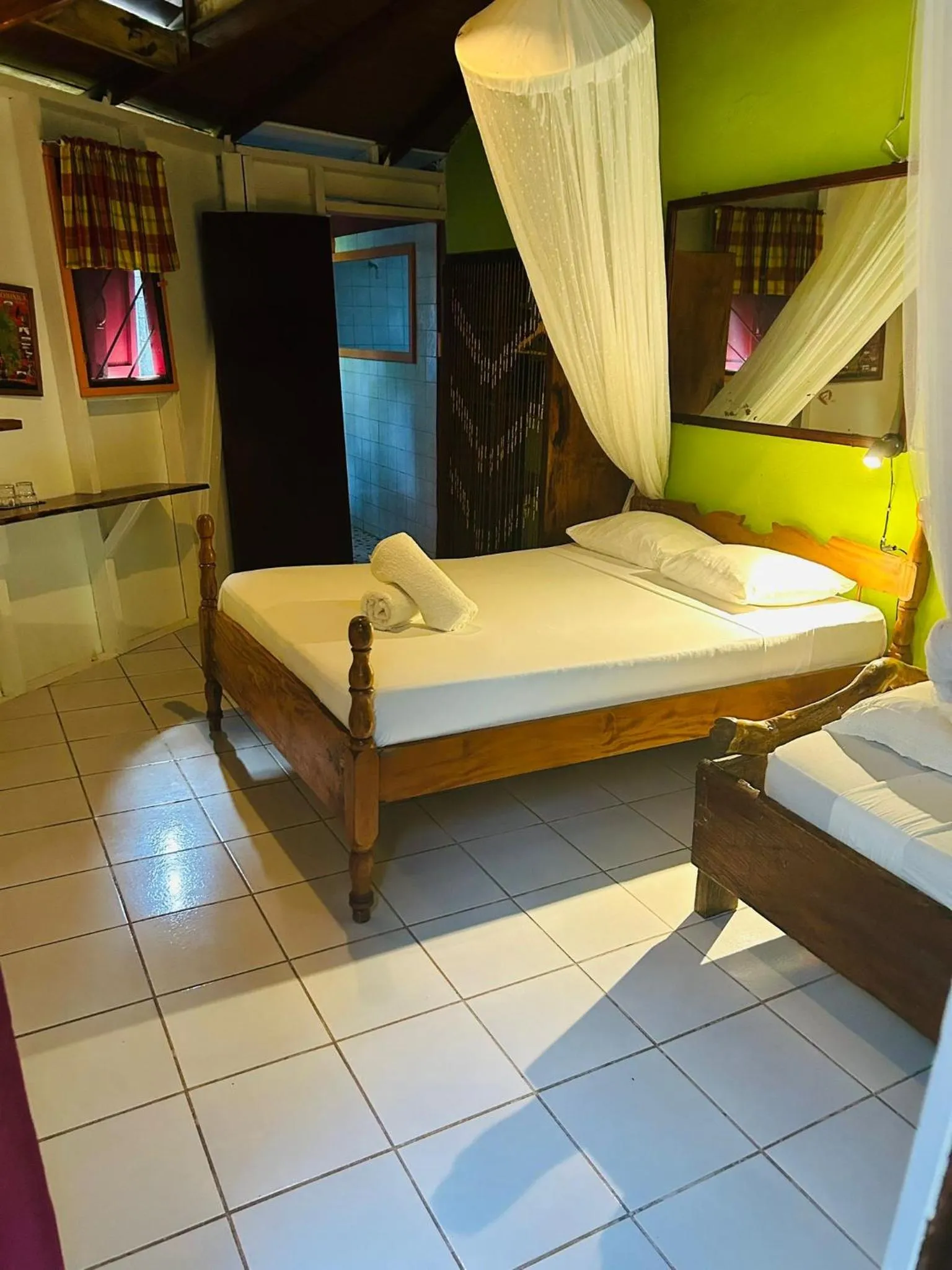 Bed in Hibiscus Valley Inn