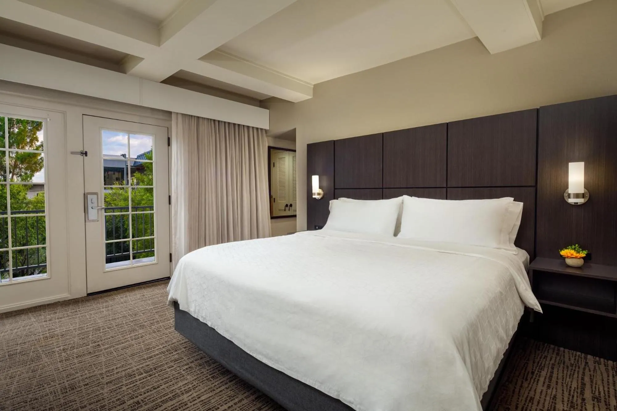 Photo of the whole room, Bed in Holiday Inn and Suites Phoenix Airport North by IHG