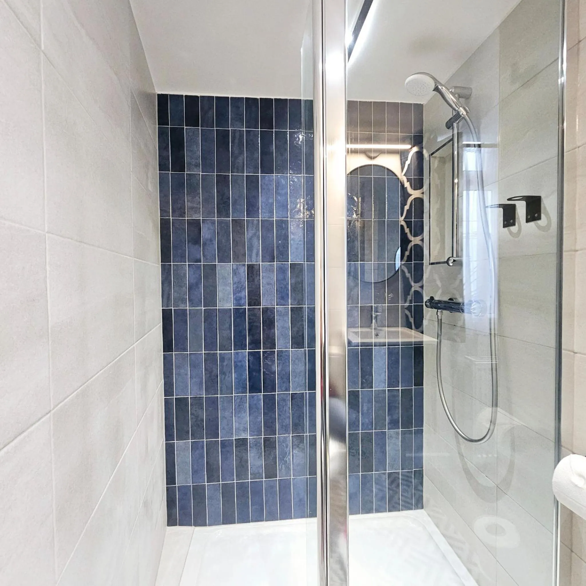 Bathroom in Mentone Hotel