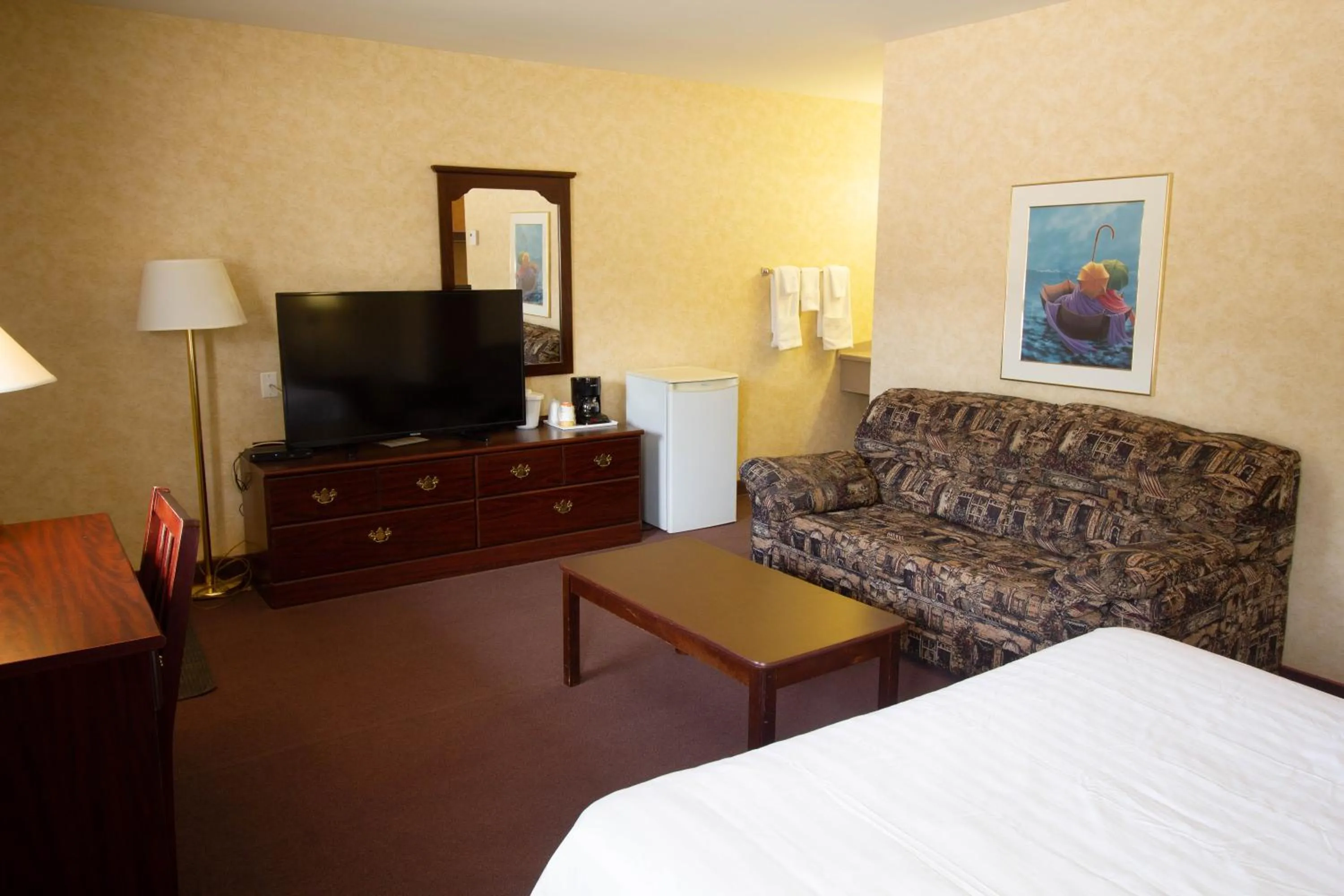 Photo of the whole room, Bed in Auberge La Rocaille