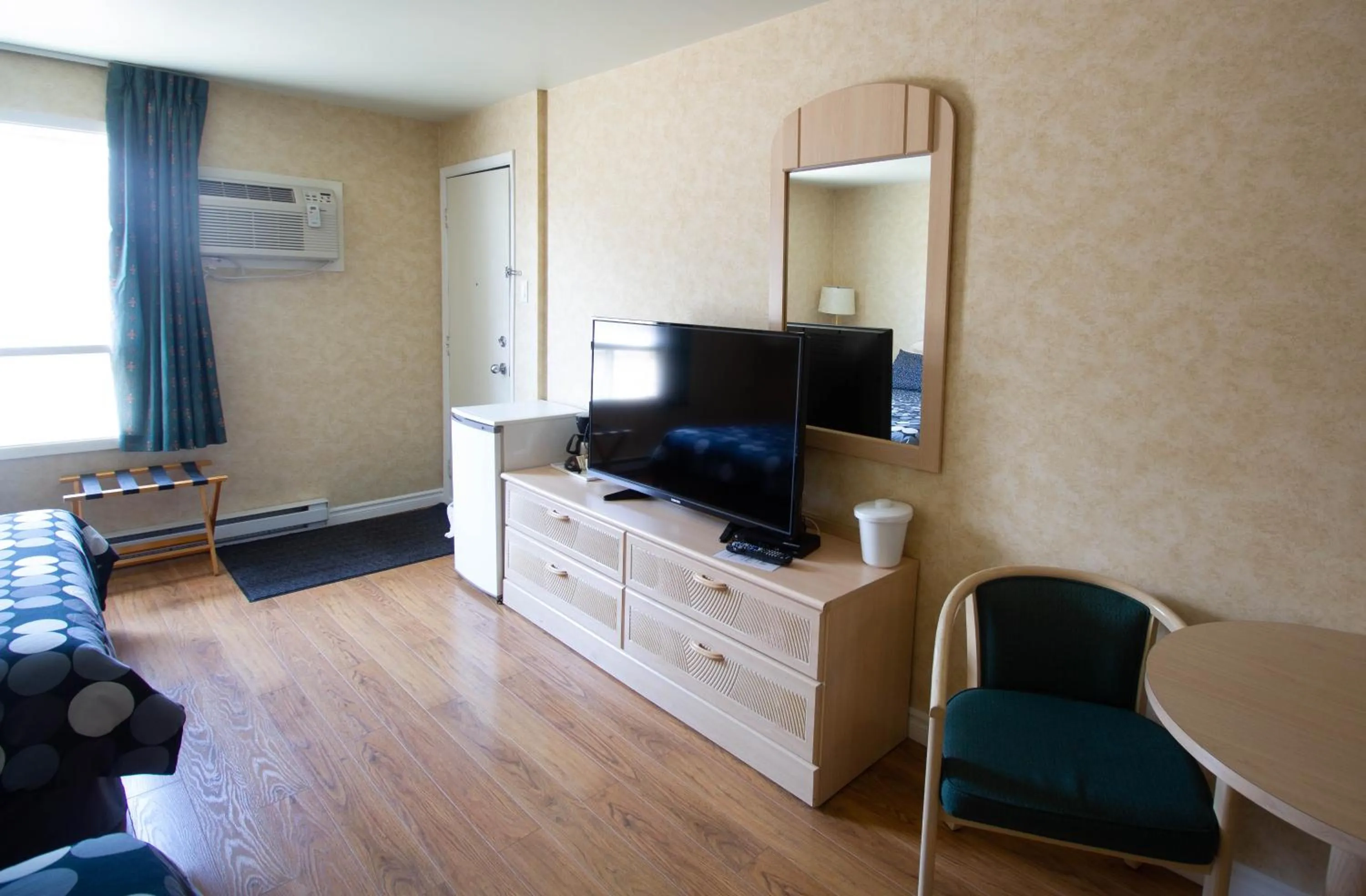 Bedroom in Auberge La Rocaille