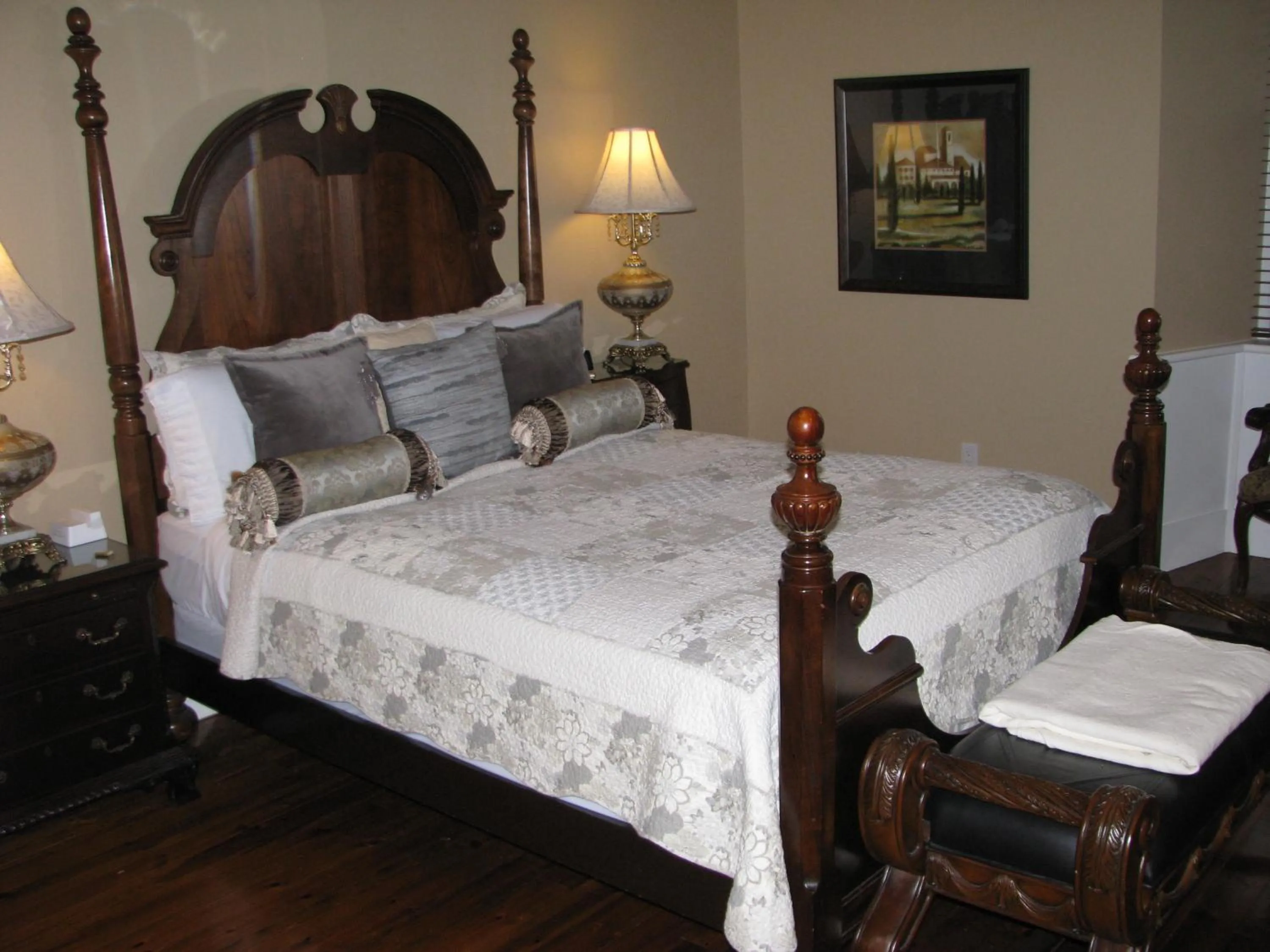 Bed in Clyde Hall Bed and Breakfast