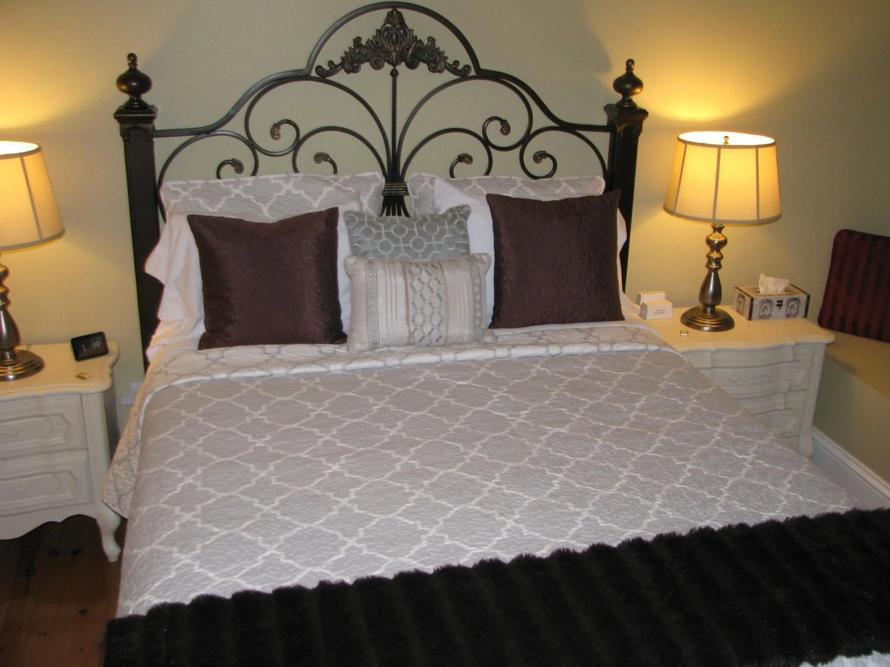 Bed in Clyde Hall Bed and Breakfast