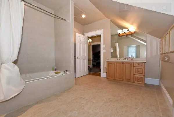 Bathroom in Clyde Hall Bed and Breakfast