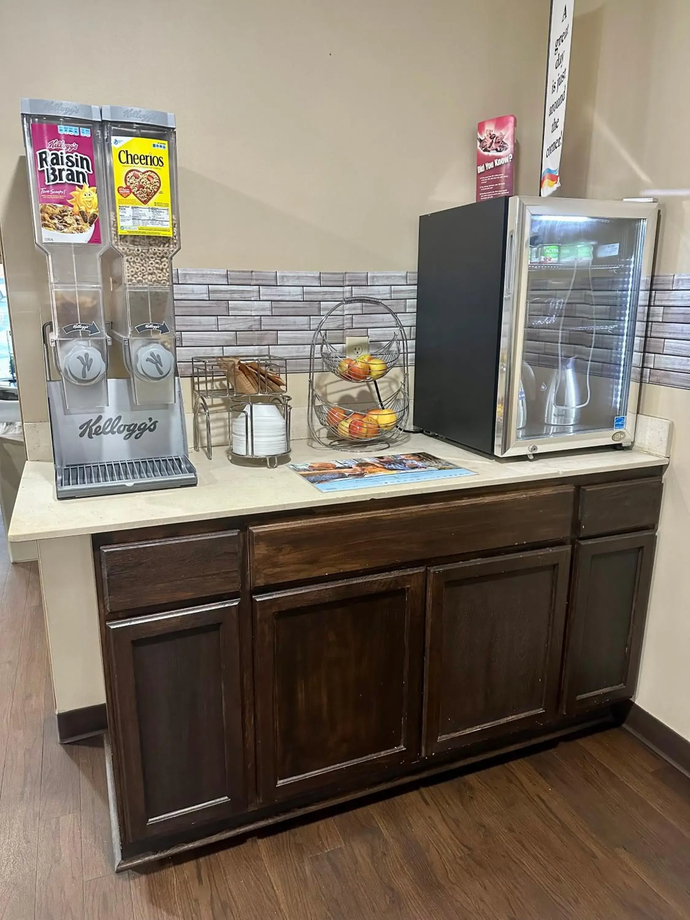 Breakfast in Rodeway Inn Breakfast in Rodeway Inn