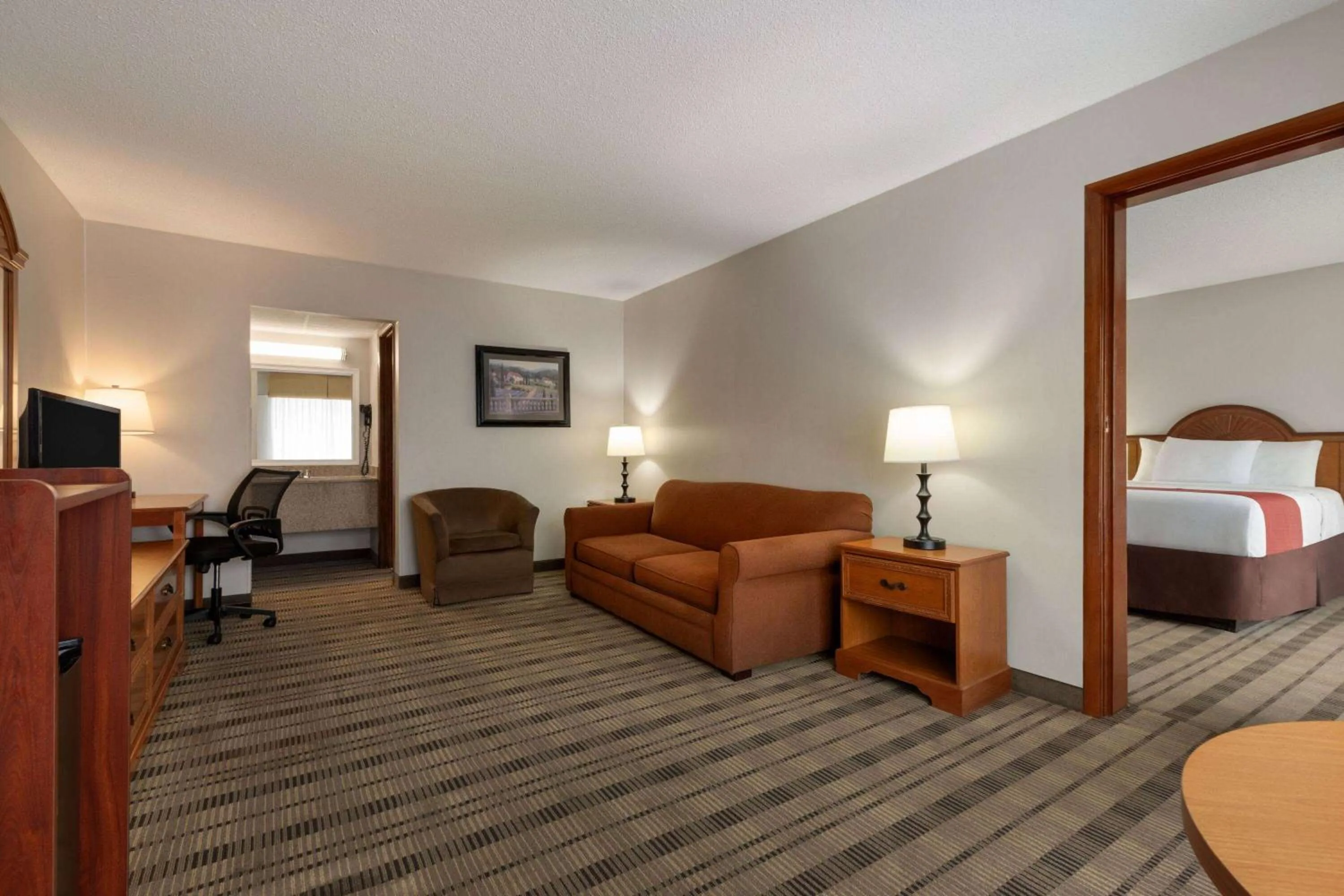 Photo of the whole room, Bed in Baymont by Wyndham Lynchburg