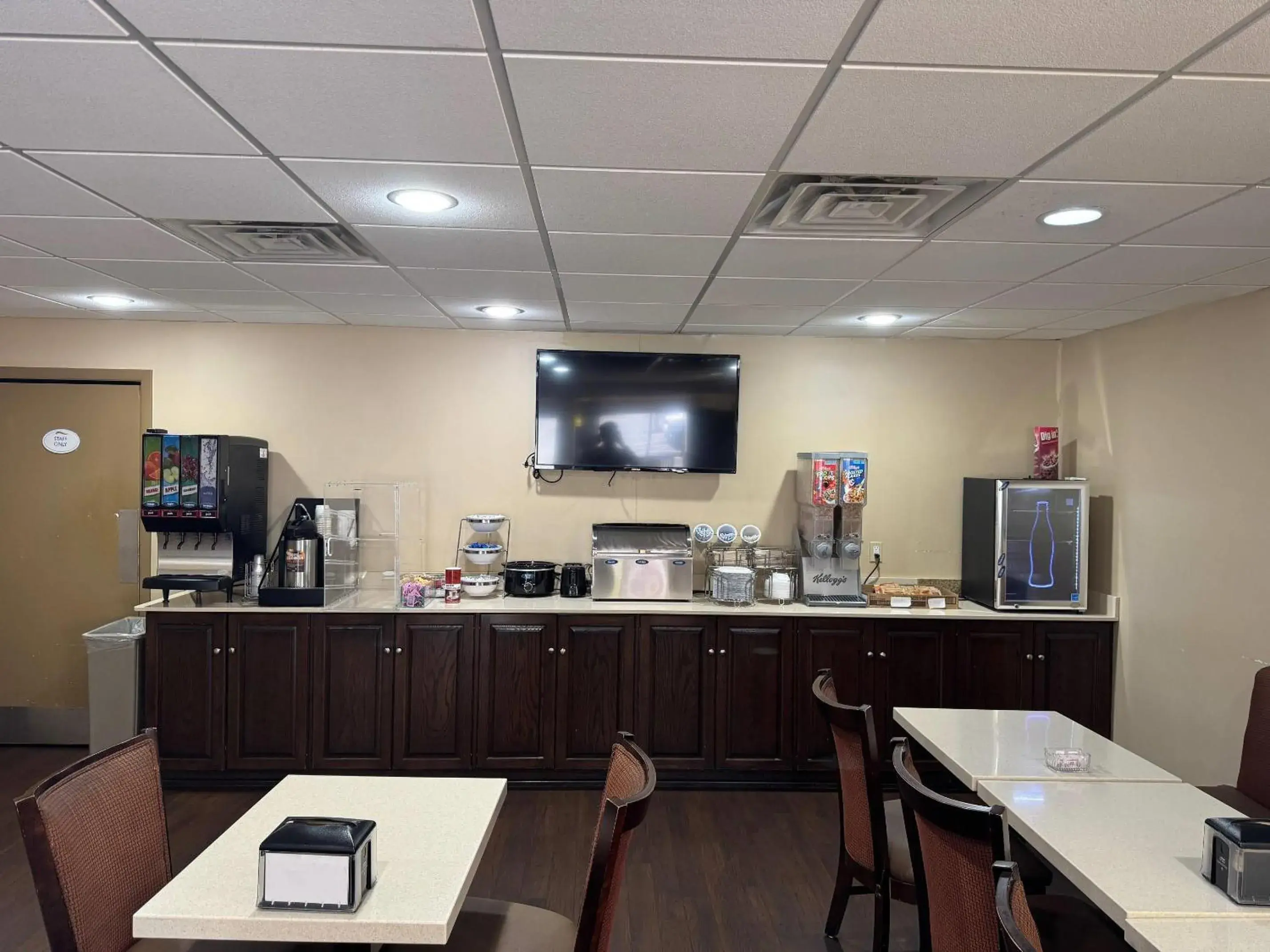 Breakfast in Rodeway Inn Breakfast in Rodeway Inn