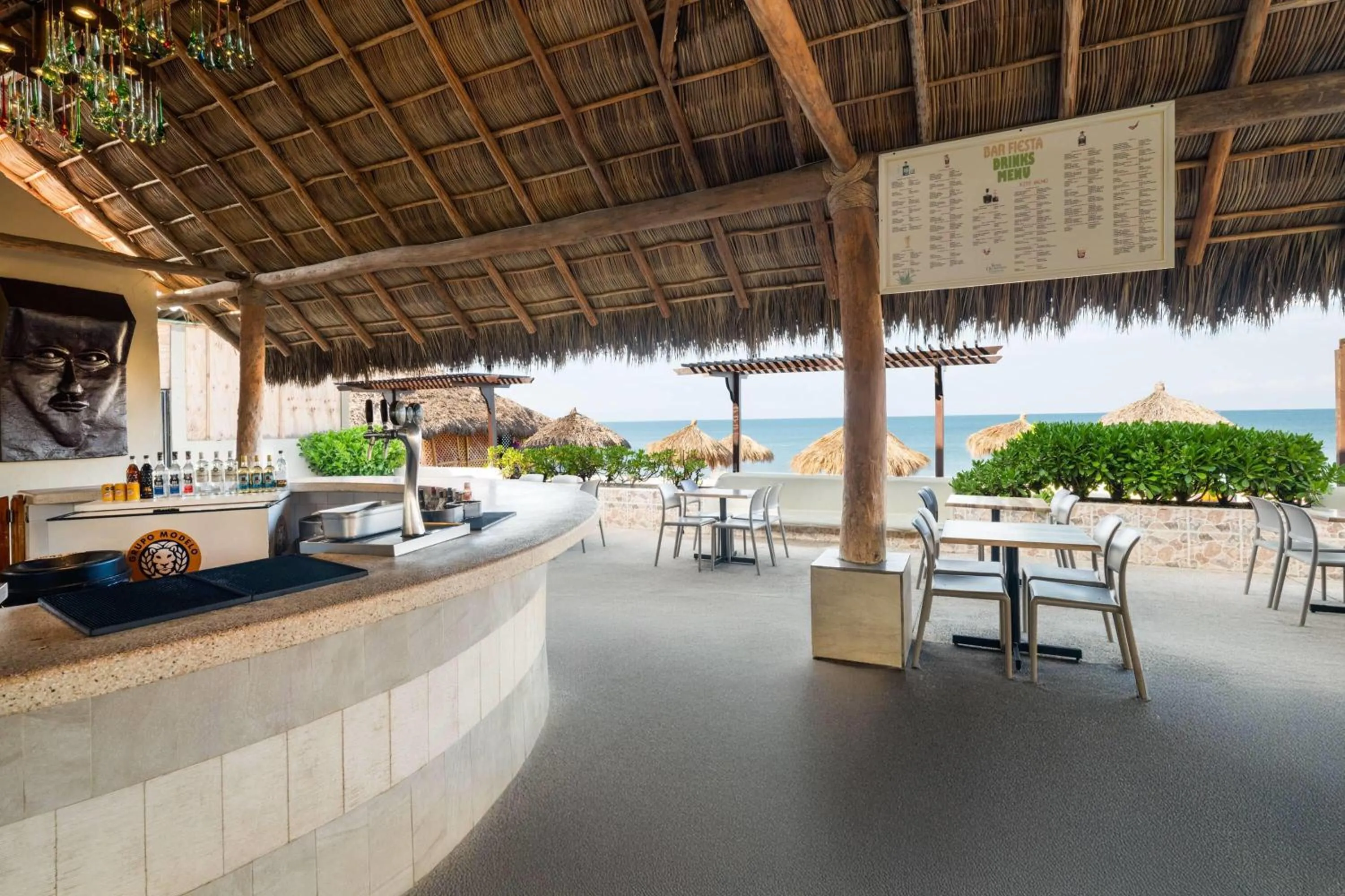 Lounge or bar in Grand Decameron Complex Bucerias, A Trademark All-Inclusive Resort