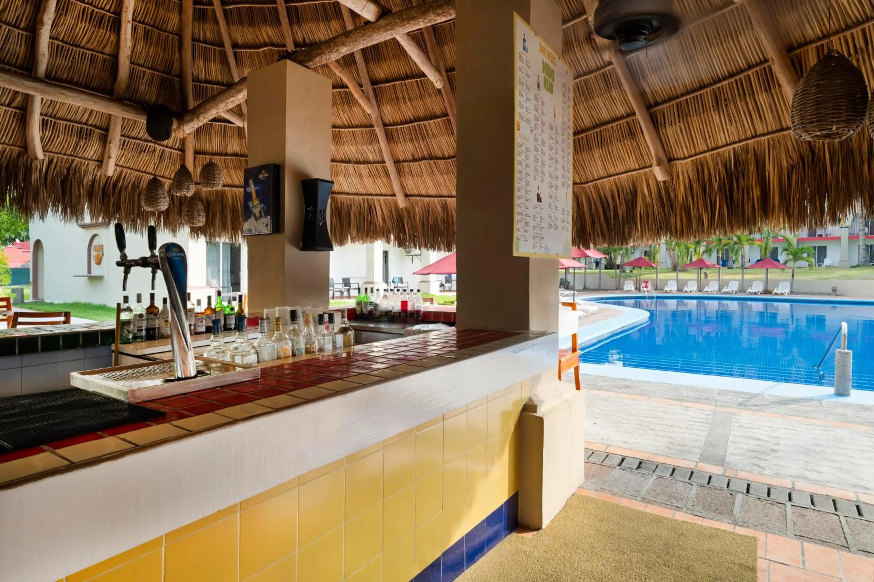 Lounge or bar in Grand Decameron Complex Bucerias, A Trademark All-Inclusive Resort