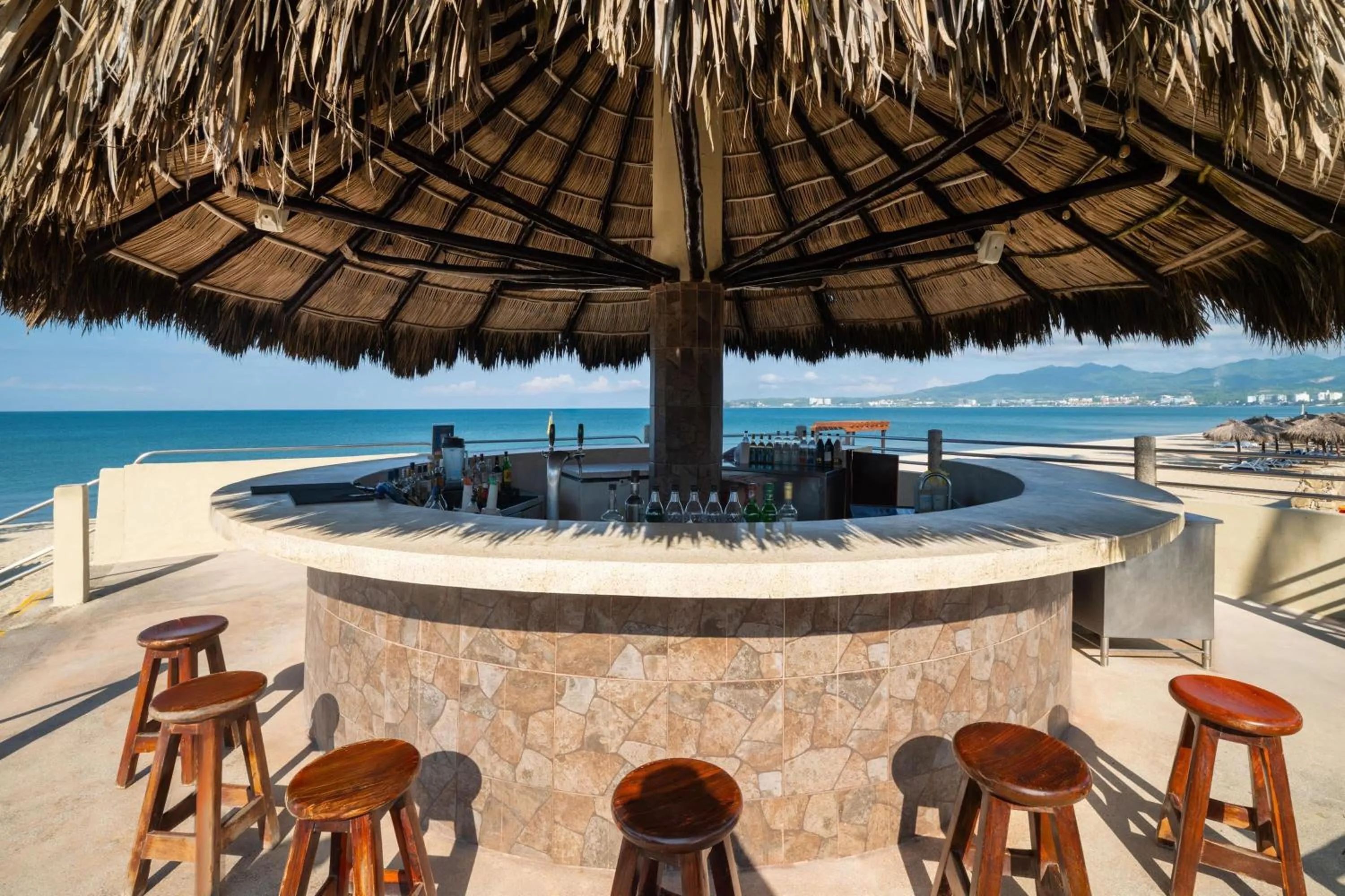 Lounge or bar in Grand Decameron Complex Bucerias, A Trademark All-Inclusive Resort