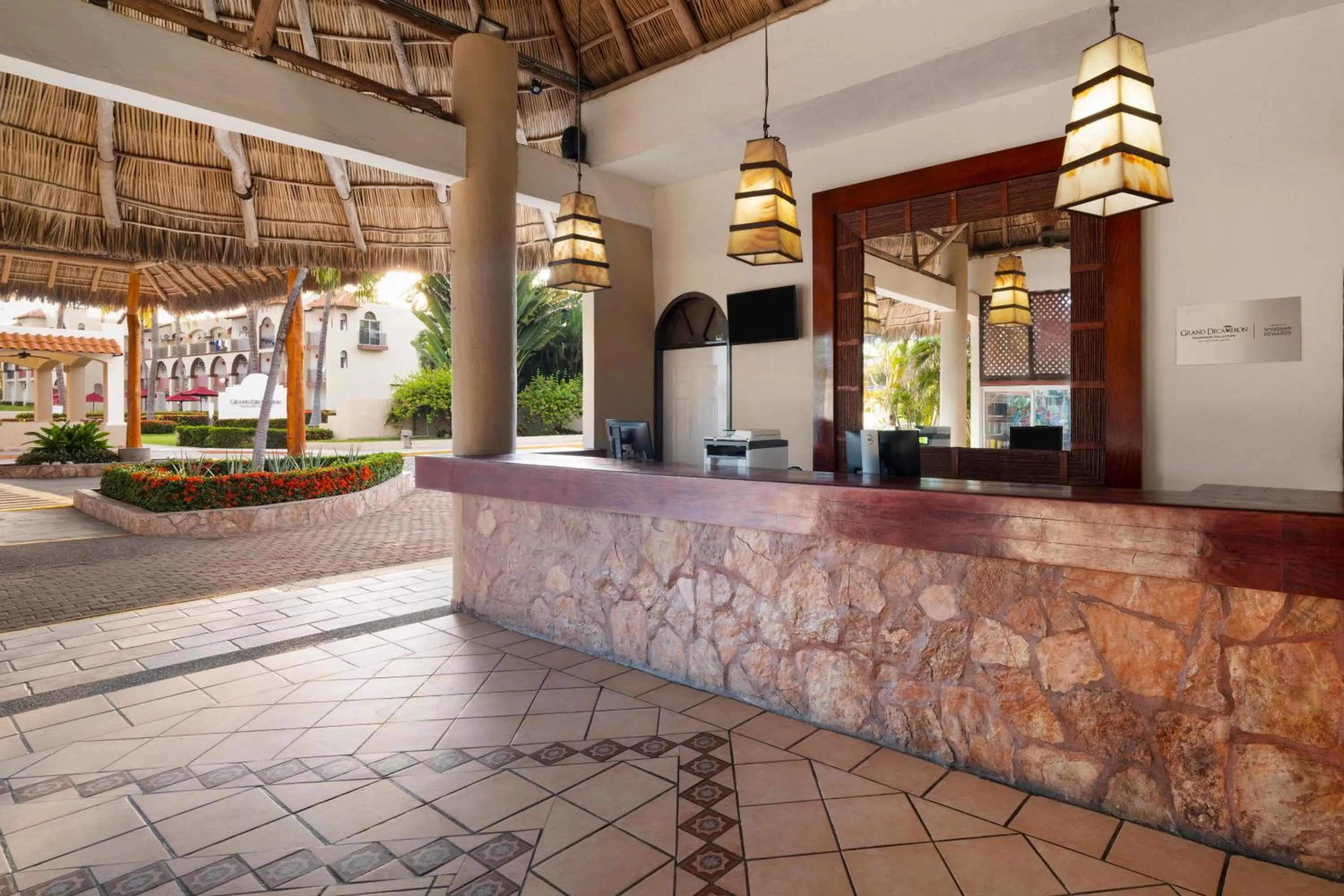 Lobby or reception in Grand Decameron Complex Bucerias, A Trademark All-Inclusive Resort