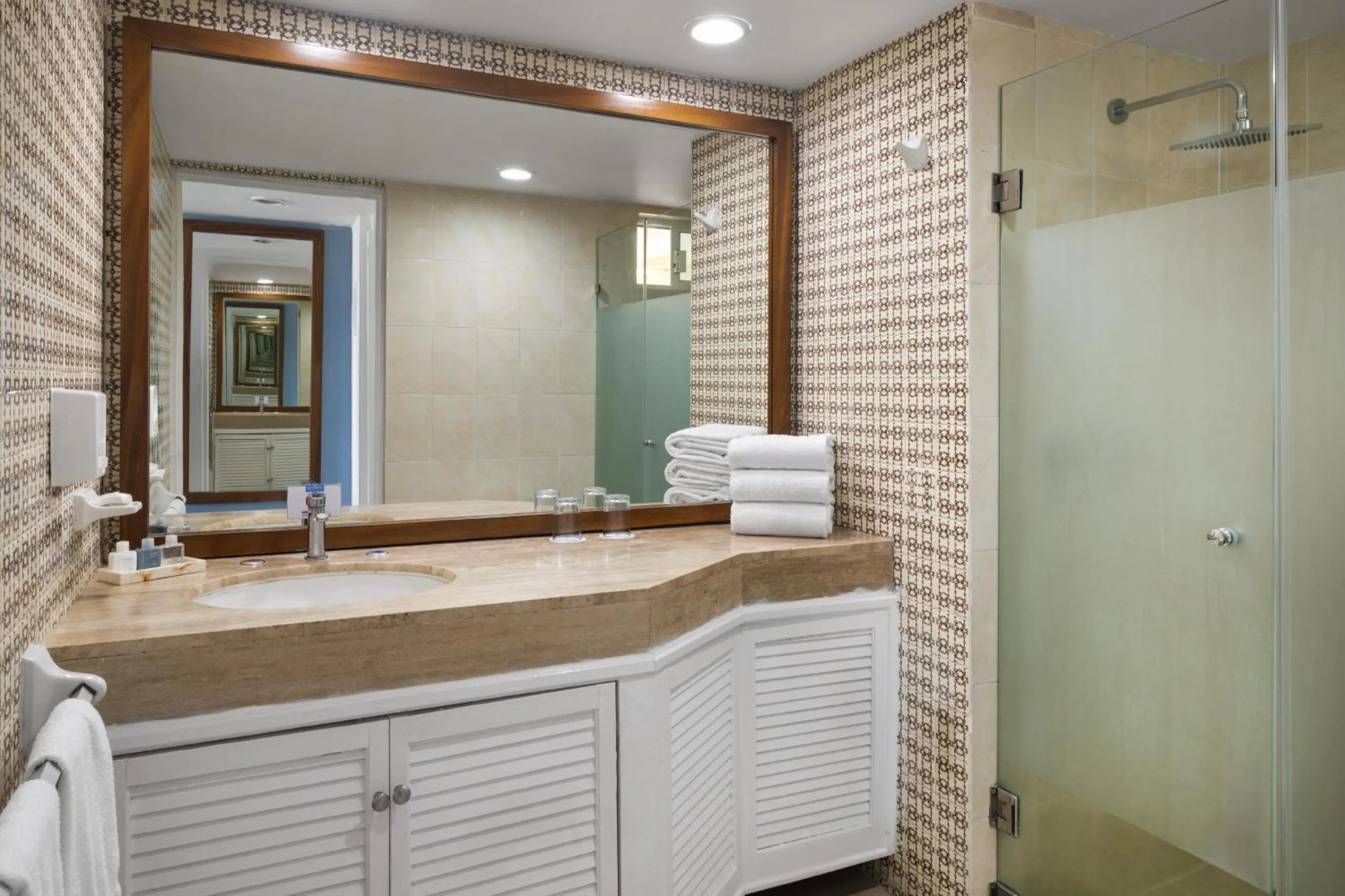 Shower in Grand Decameron Complex Bucerias, A Trademark All-Inclusive Resort