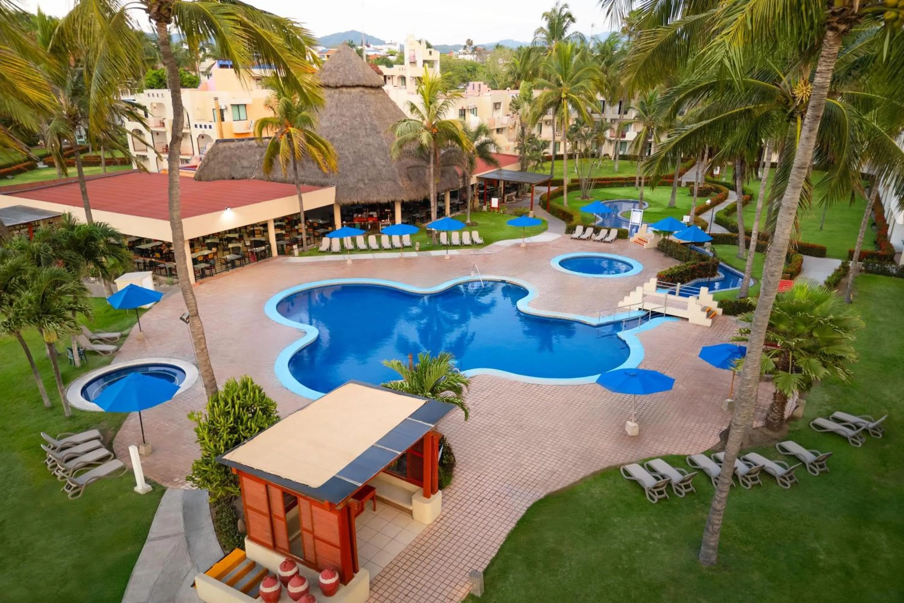 Lounge or bar in Grand Decameron Complex Bucerias, A Trademark All-Inclusive Resort