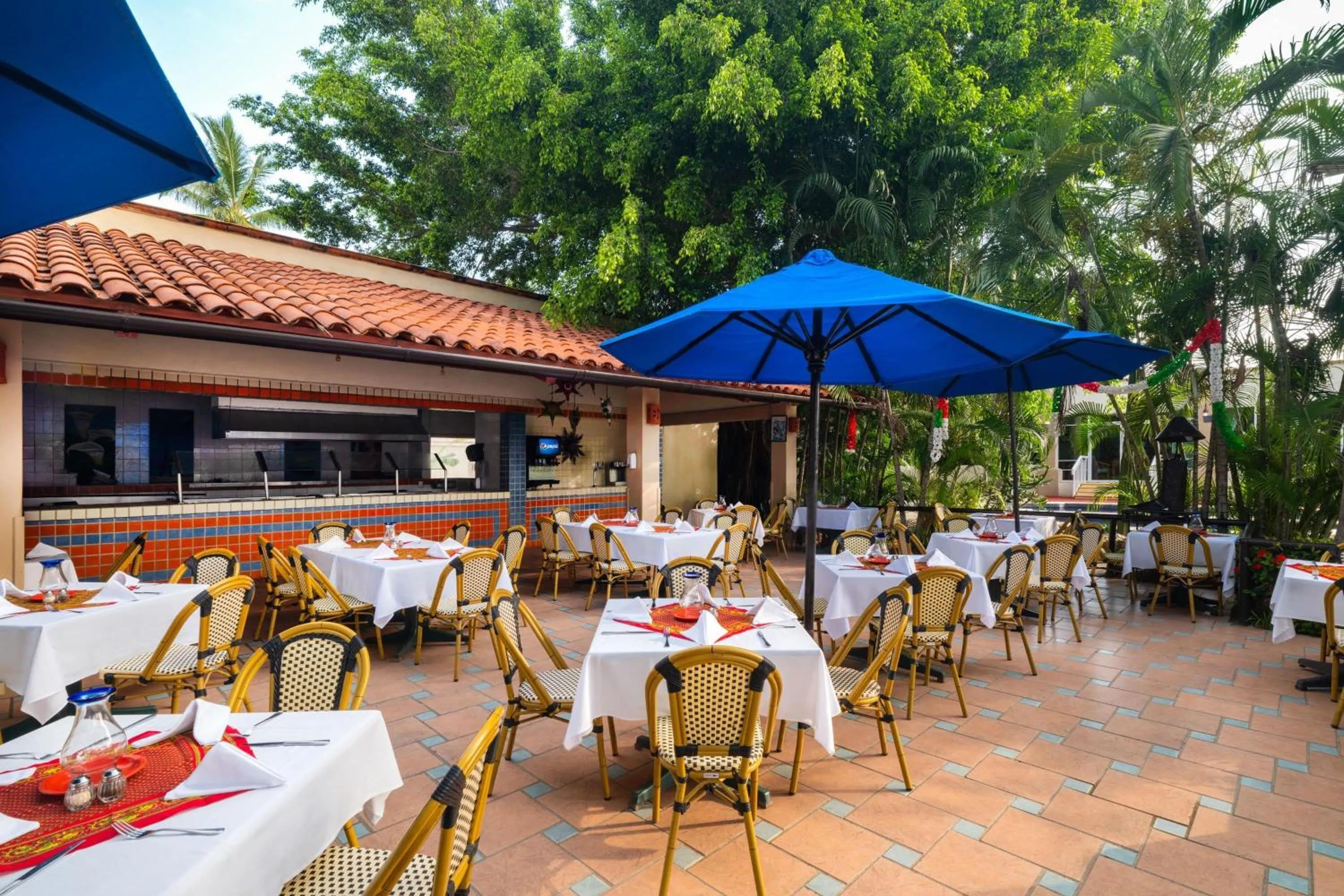 Restaurant/places to eat in Grand Decameron Complex Bucerias, A Trademark All-Inclusive Resort