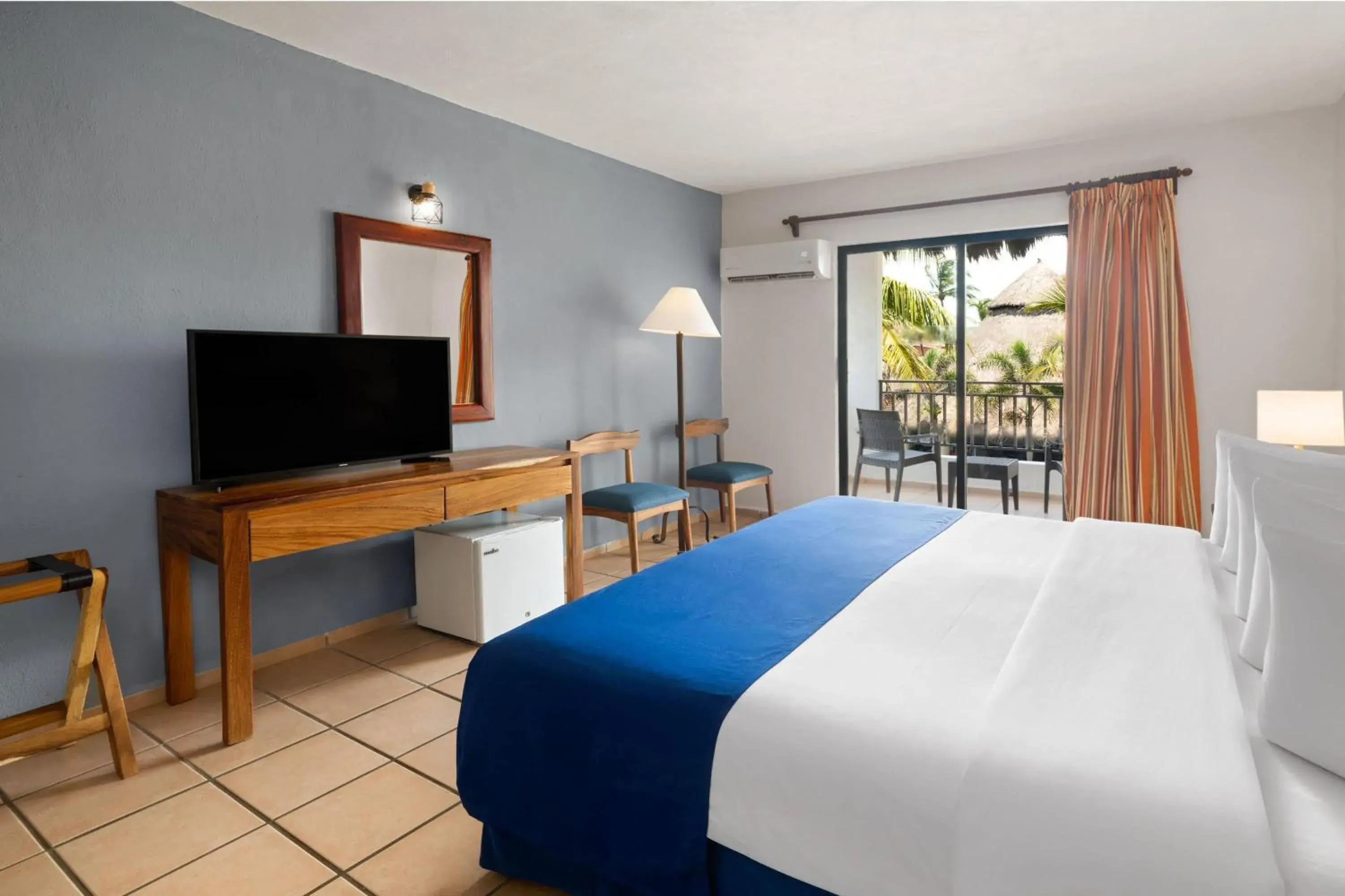 Photo of the whole room, Bed in Grand Decameron Complex Bucerias, A Trademark All-Inclusive Resort Photo of the whole room, Bed in Grand Decameron Complex Bucerias, A Trademark All-Inclusive Resort