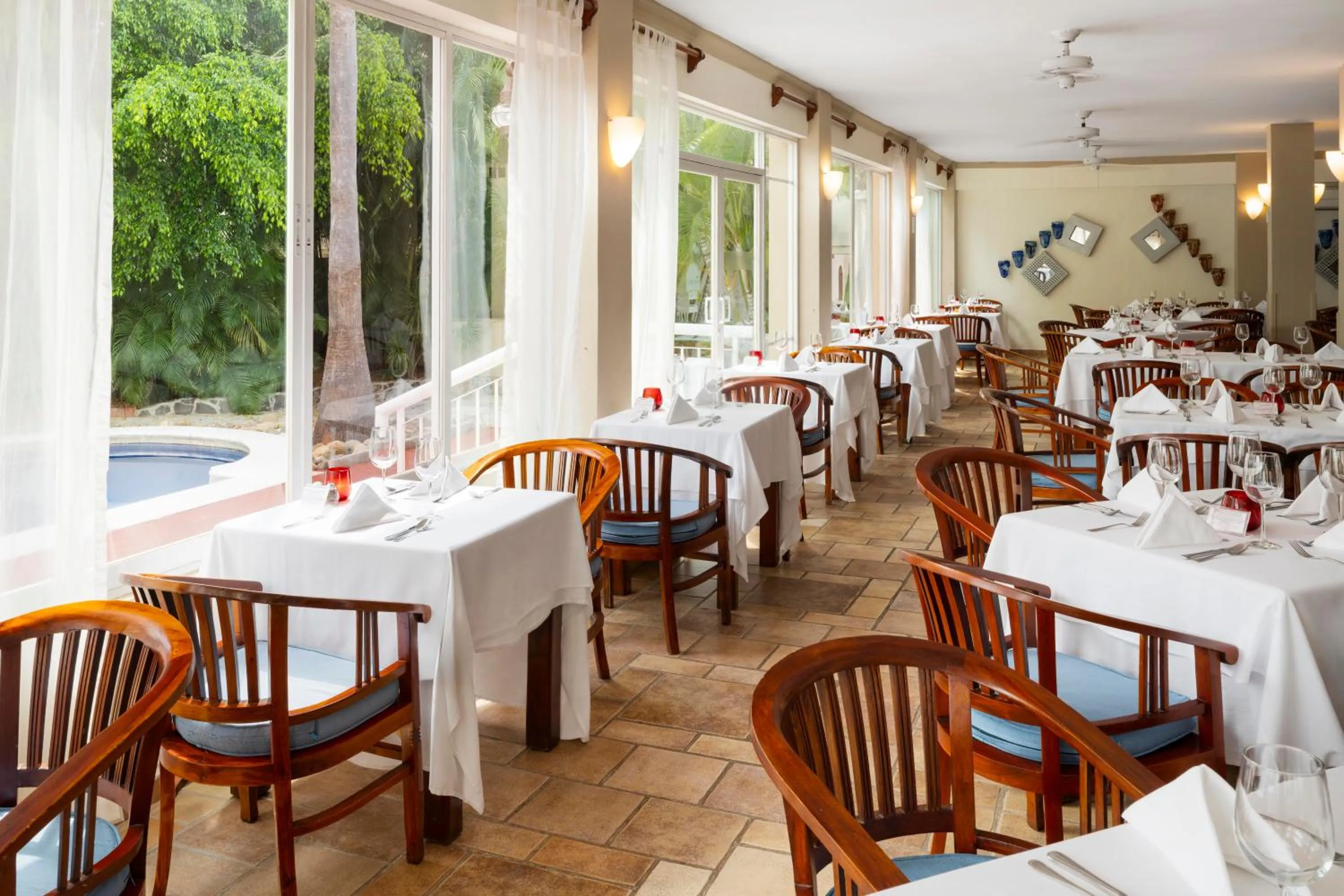 Restaurant/places to eat in Grand Decameron Complex Bucerias, A Trademark All-Inclusive Resort