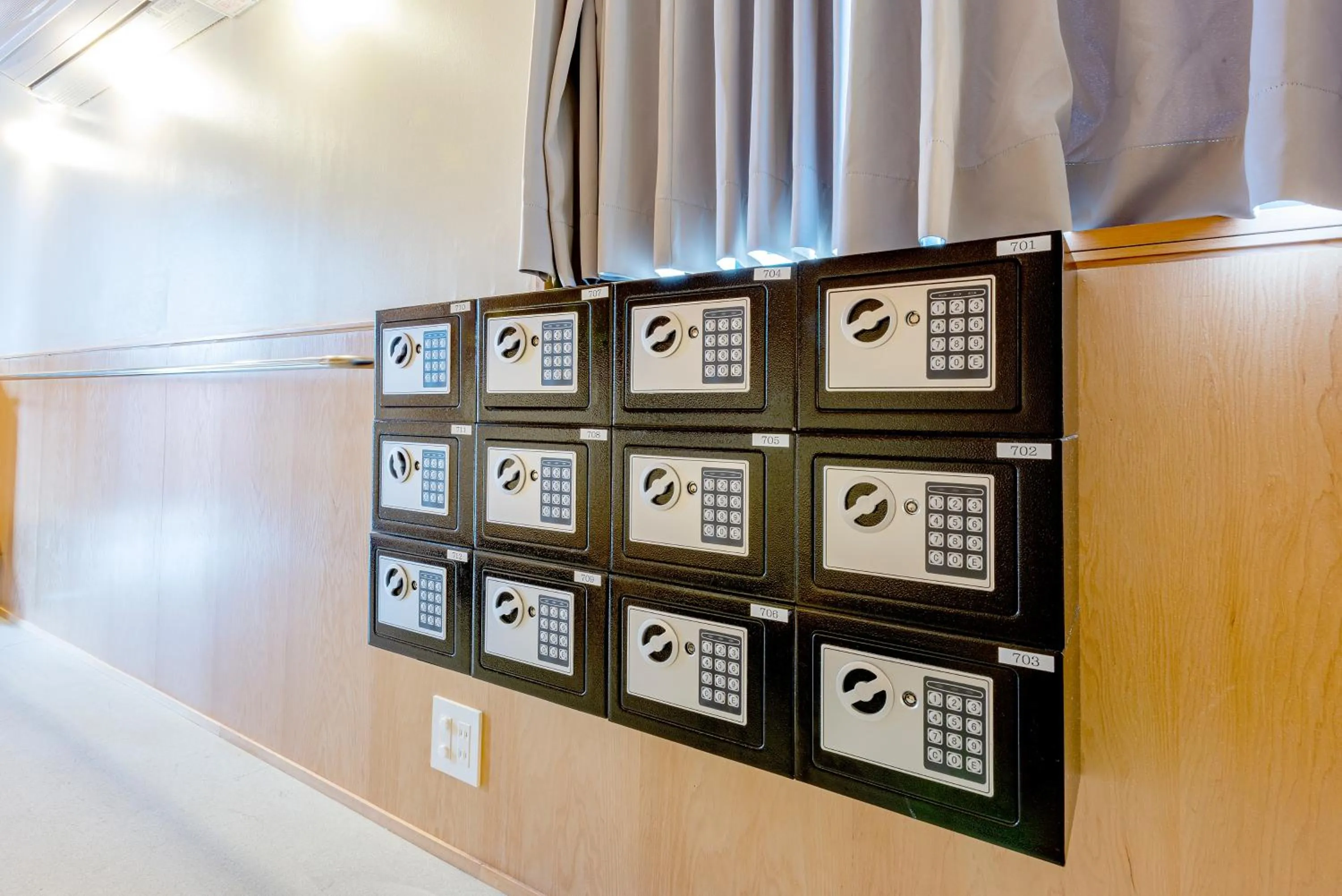 Photo of the whole room in plat hostel keikyu asakusa station