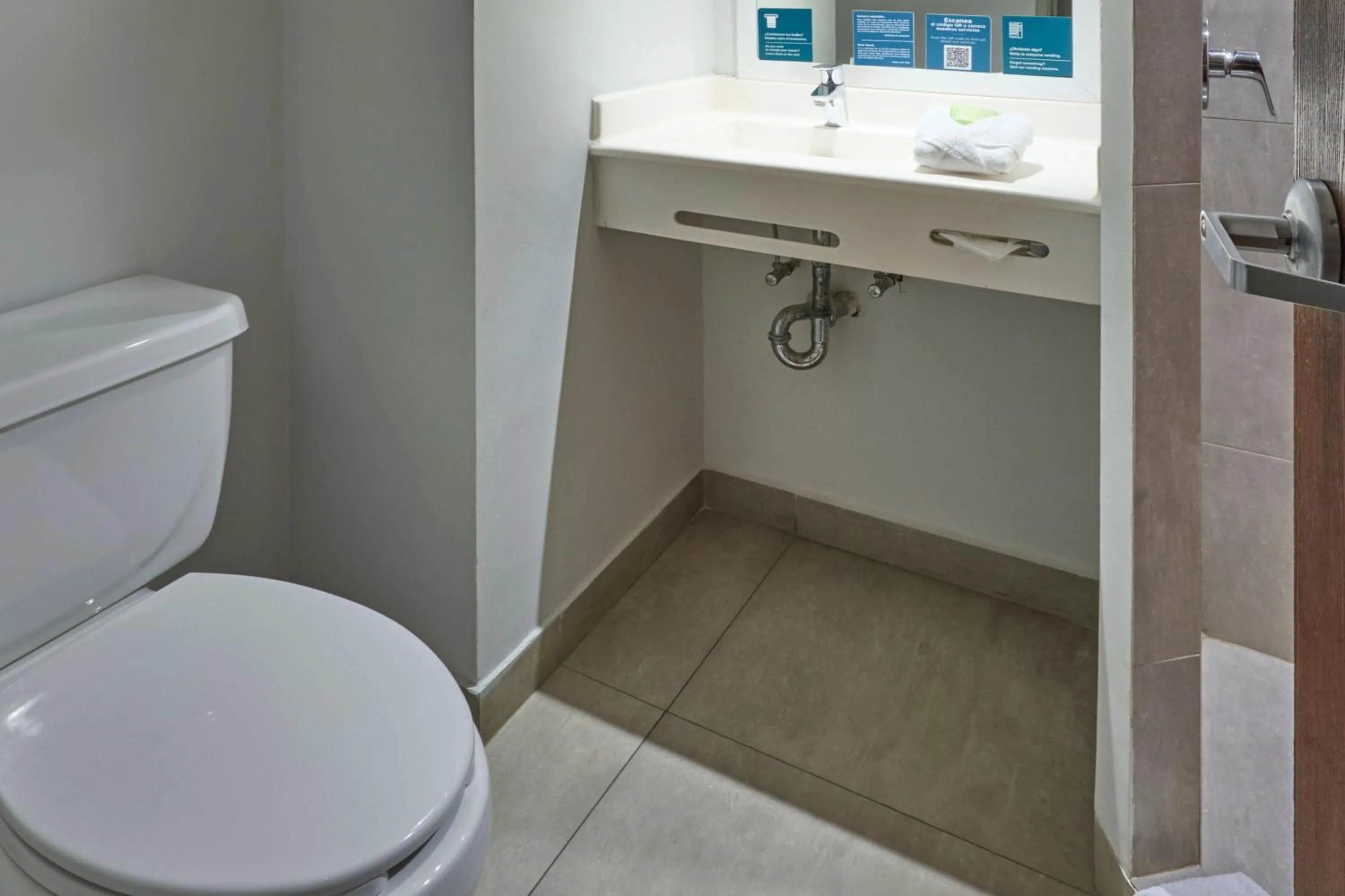 Bathroom in City Express Junior by Marriott Mexicali