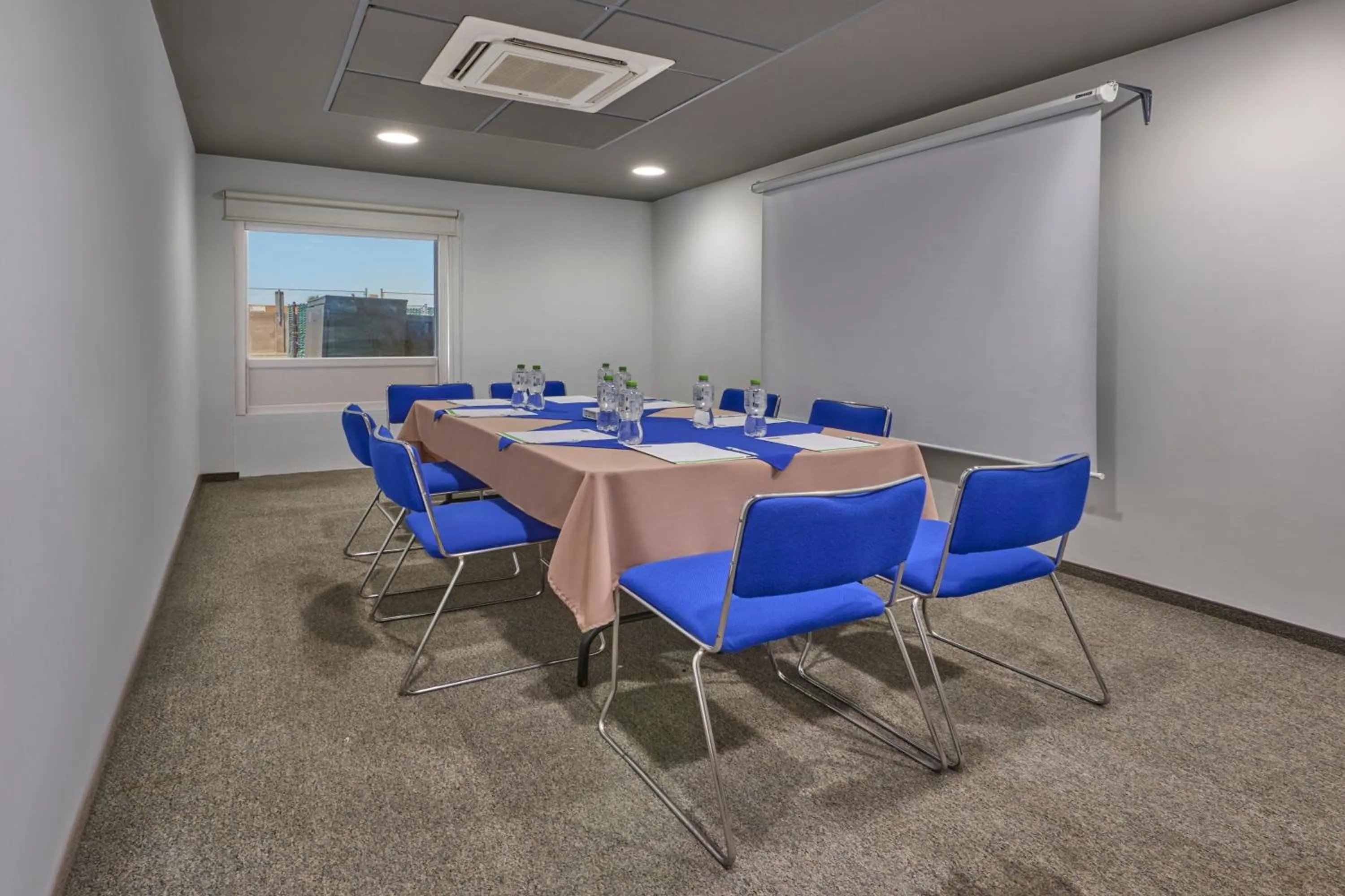 Meeting/conference room in City Express Junior by Marriott Mexicali