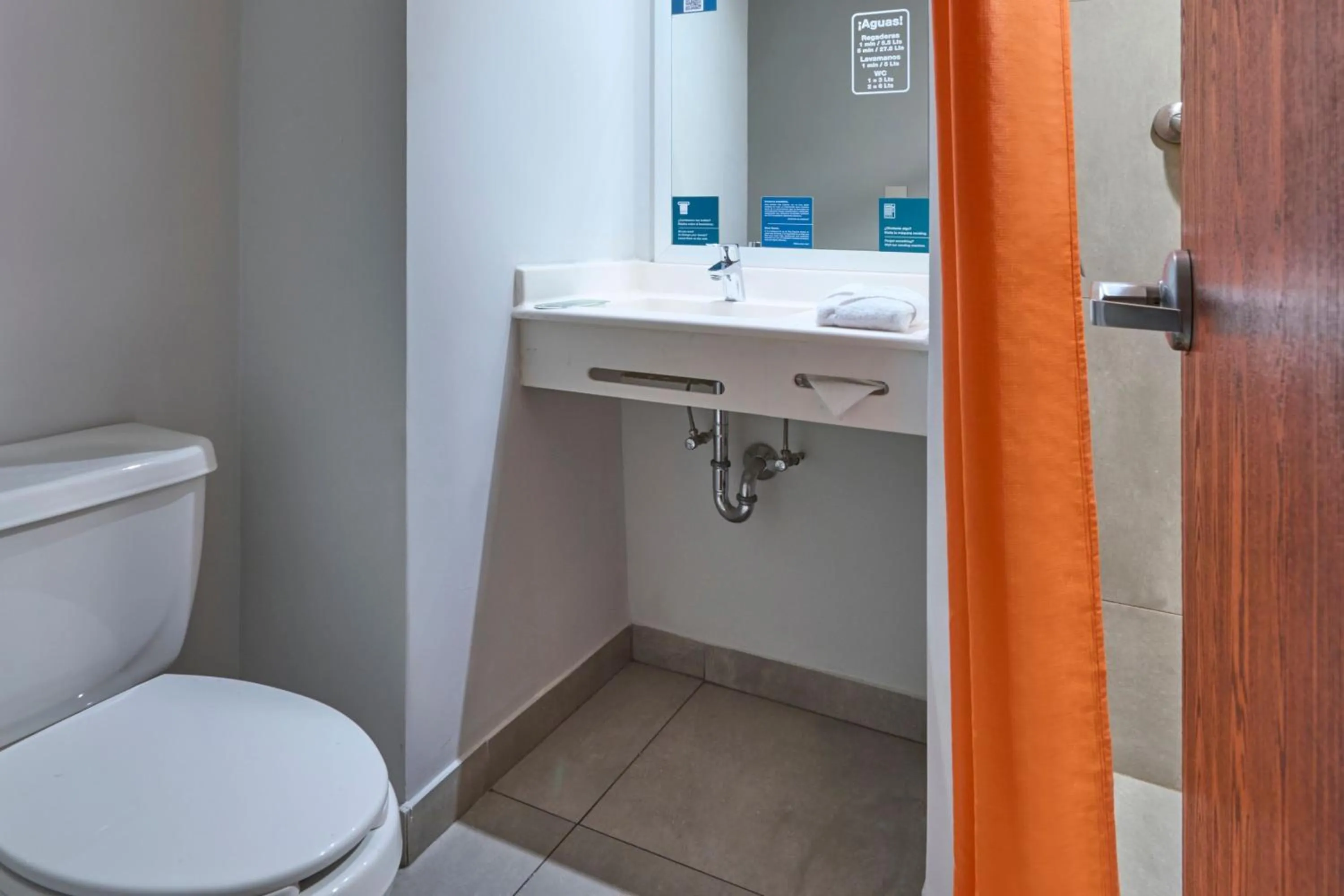 Bathroom in City Express Junior by Marriott Mexicali