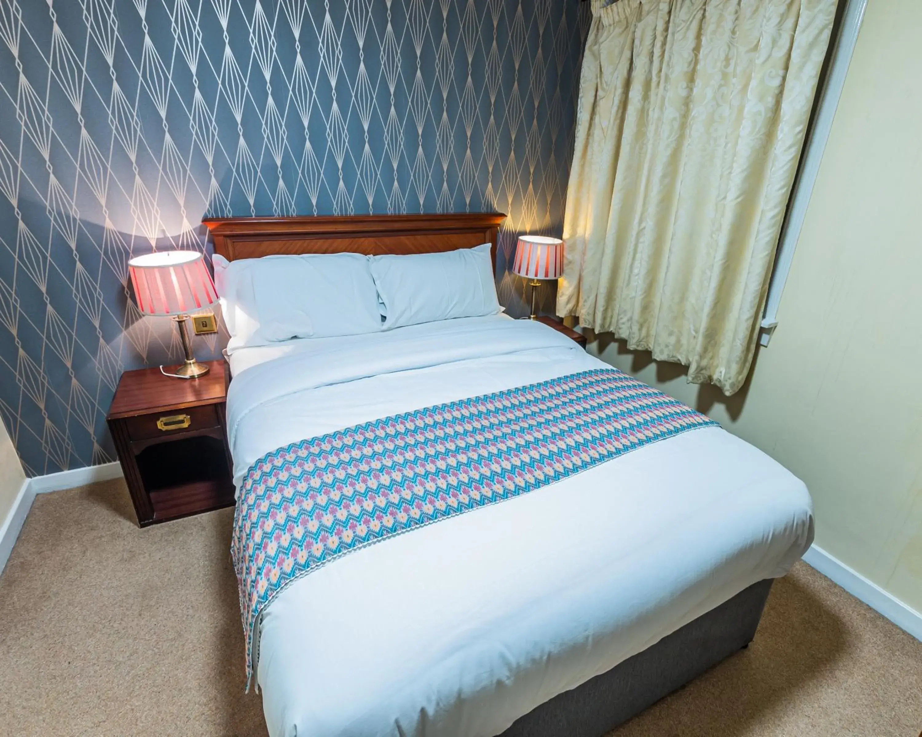 Small Double Room in Grampian Hotel Small Double Room in Grampian Hotel