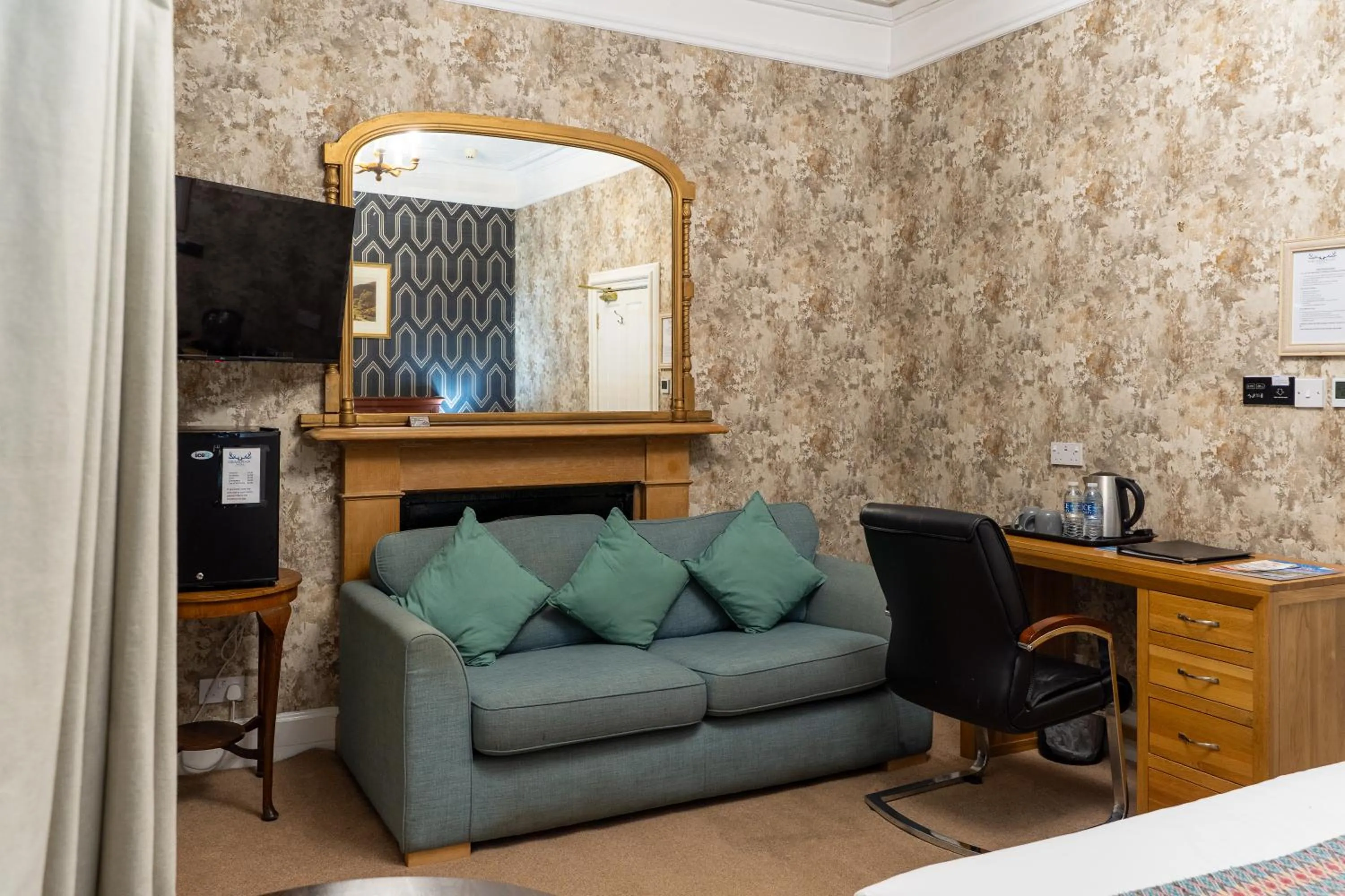 Bedroom in Grampian Hotel