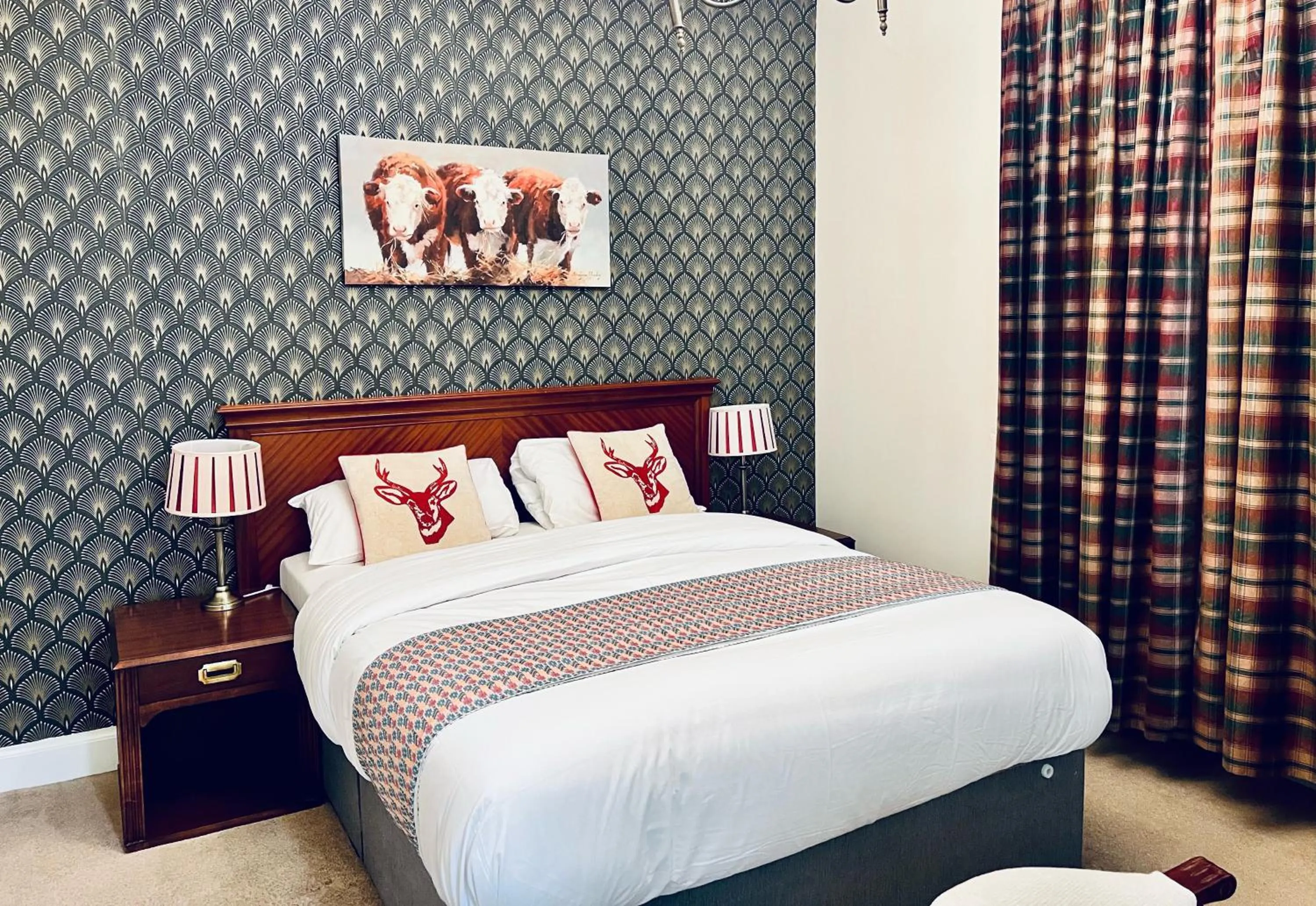 Photo of the whole room, Bed in Grampian Hotel