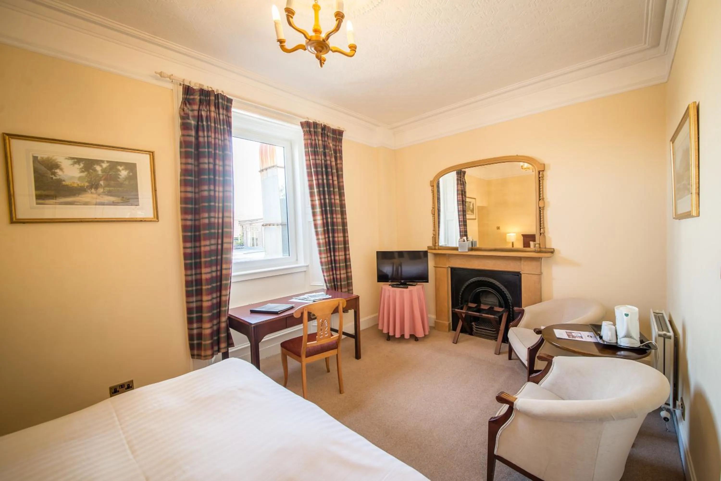 Photo of the whole room, Bed in Grampian Hotel