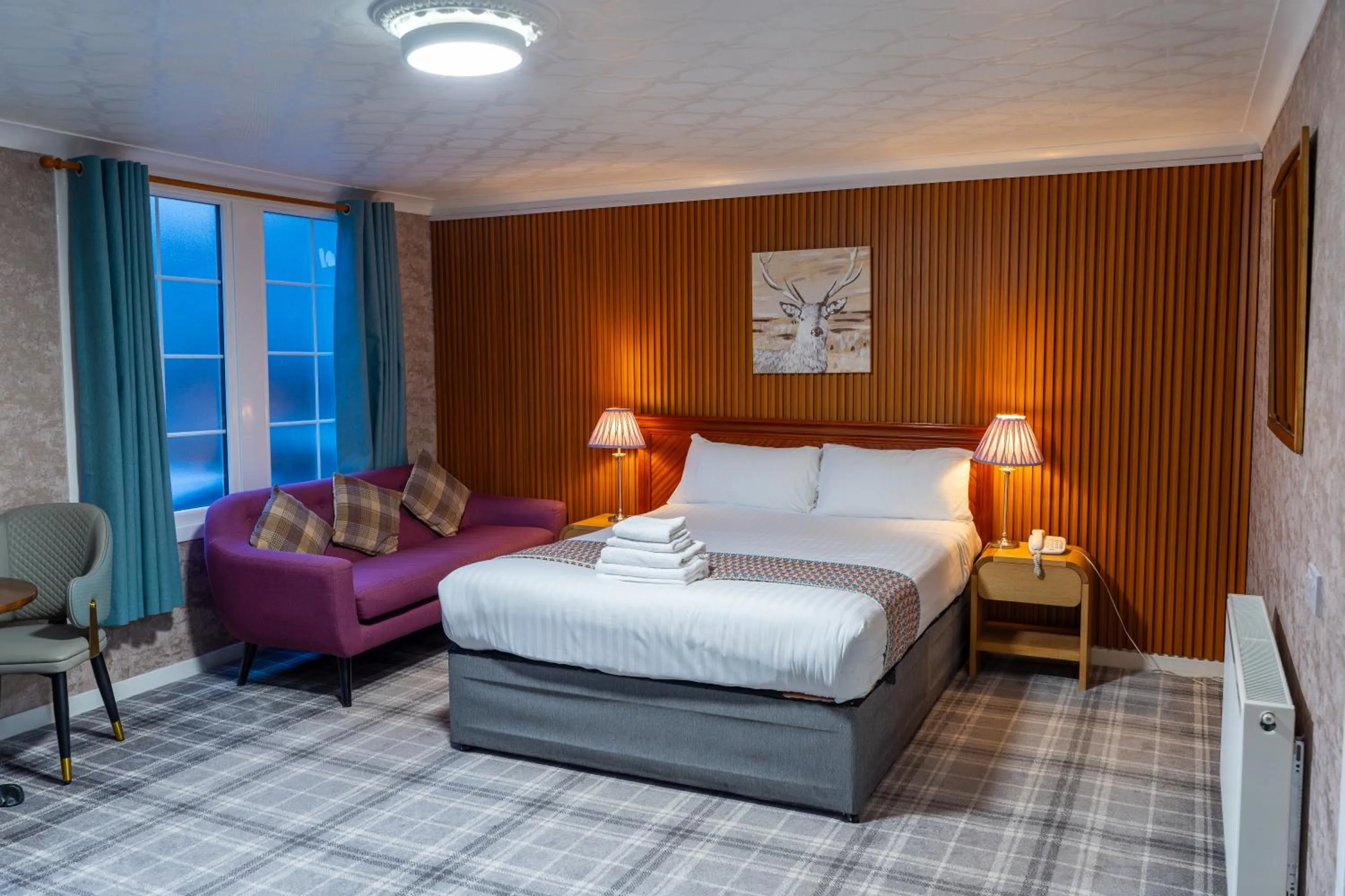 Photo of the whole room, Bed in Grampian Hotel