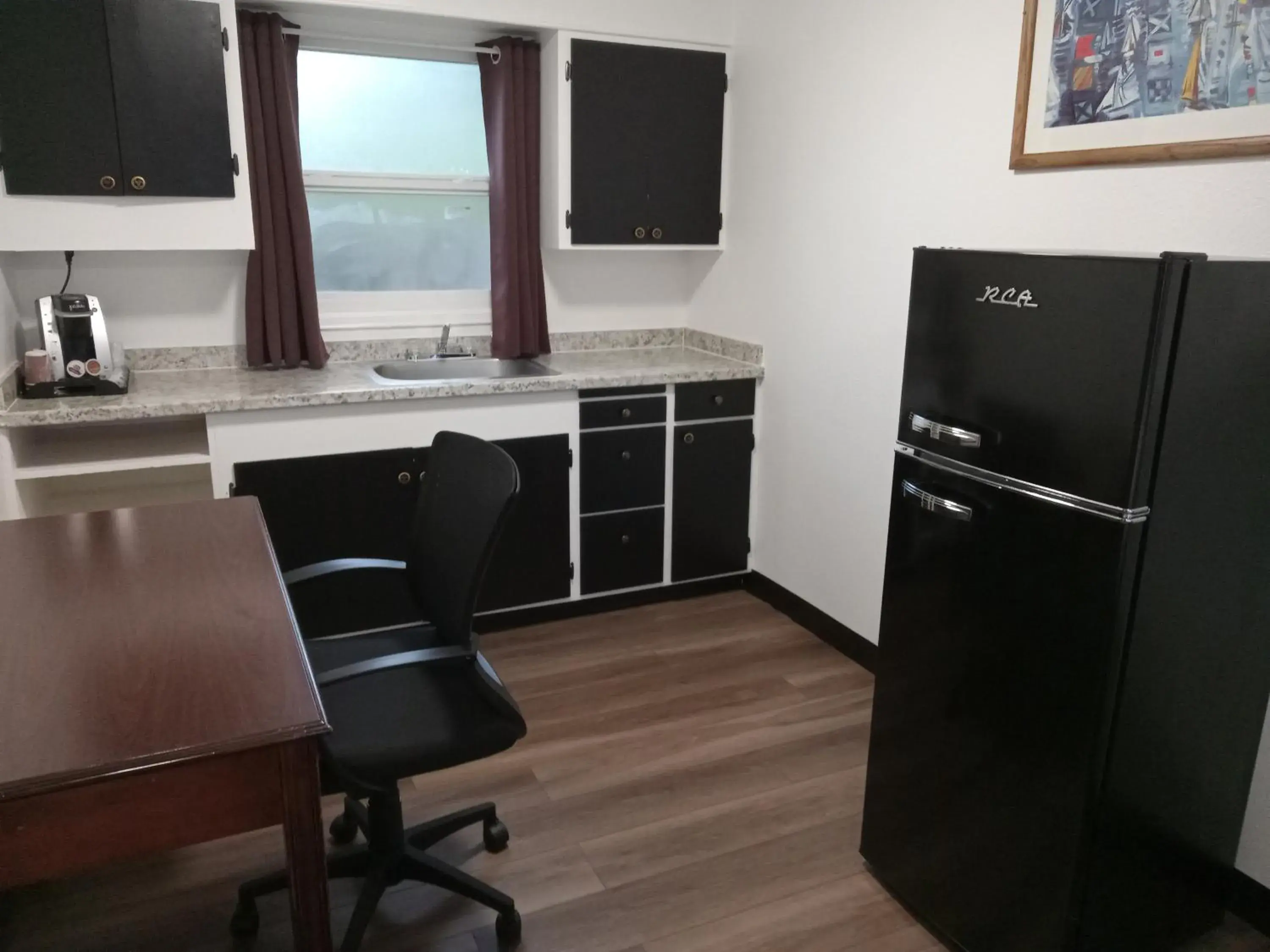 Superior King Room in Blue Coast Inn & Suites Superior King Room in Blue Coast Inn & Suites