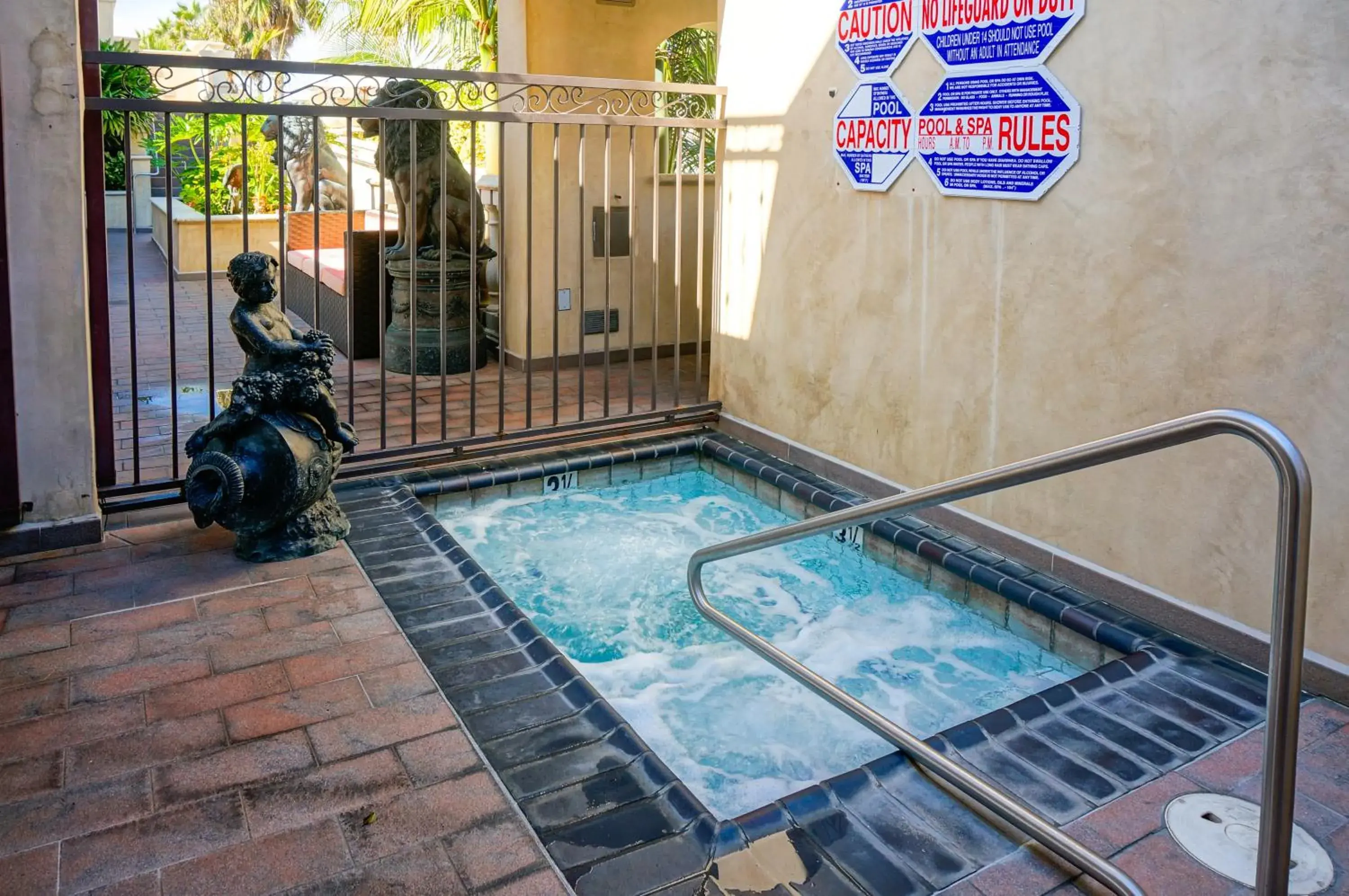 Spa and wellness centre/facilities in Balboa Inn, On The Beach At Newport Spa and wellness centre/facilities in Balboa Inn, On The Beach At Newport