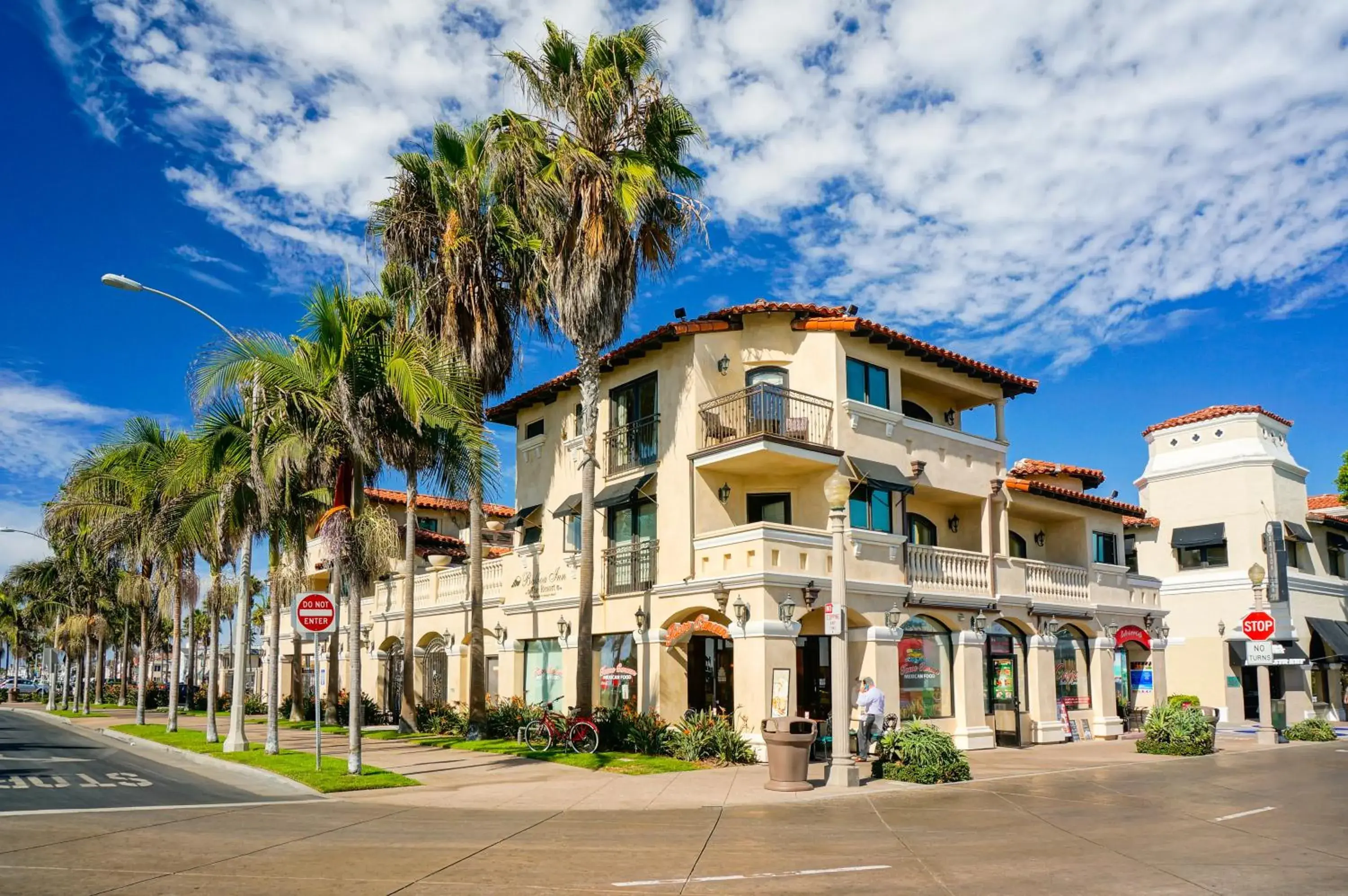 Facade/entrance in Balboa Inn, On The Beach At Newport Facade/entrance in Balboa Inn, On The Beach At Newport