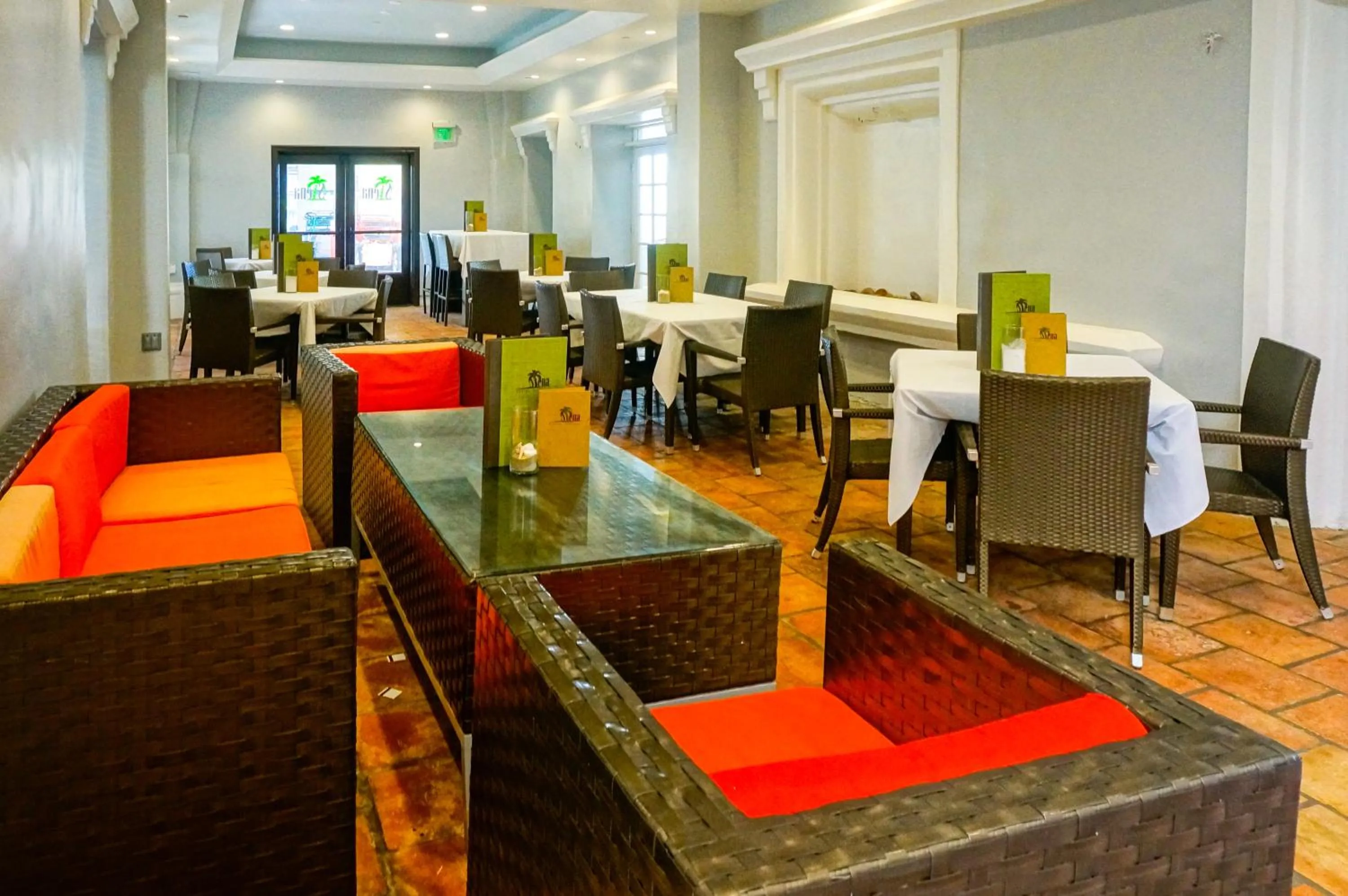 Restaurant/places to eat in Balboa Inn, On The Beach At Newport