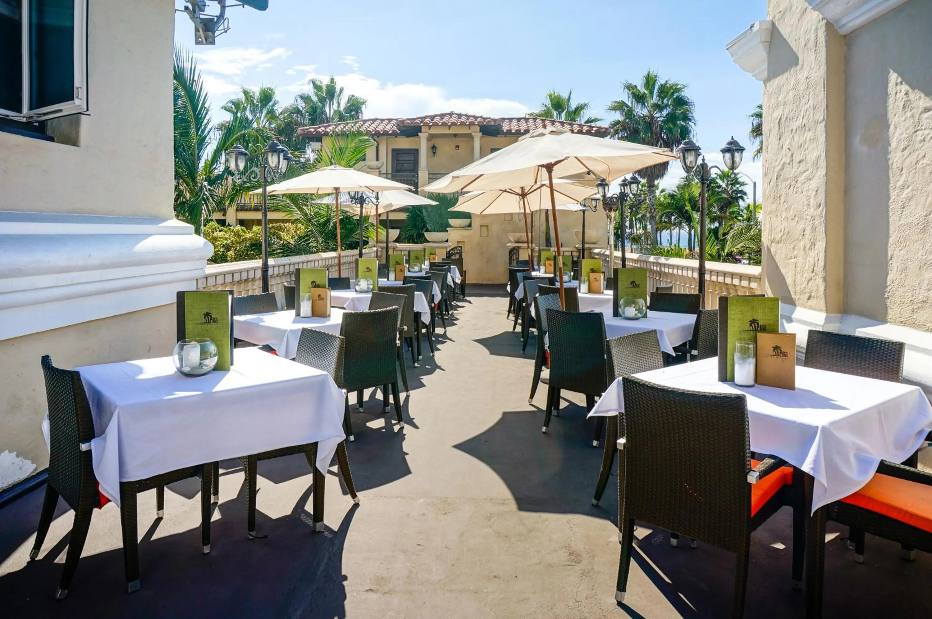 Restaurant/places to eat in Balboa Inn, On The Beach At Newport