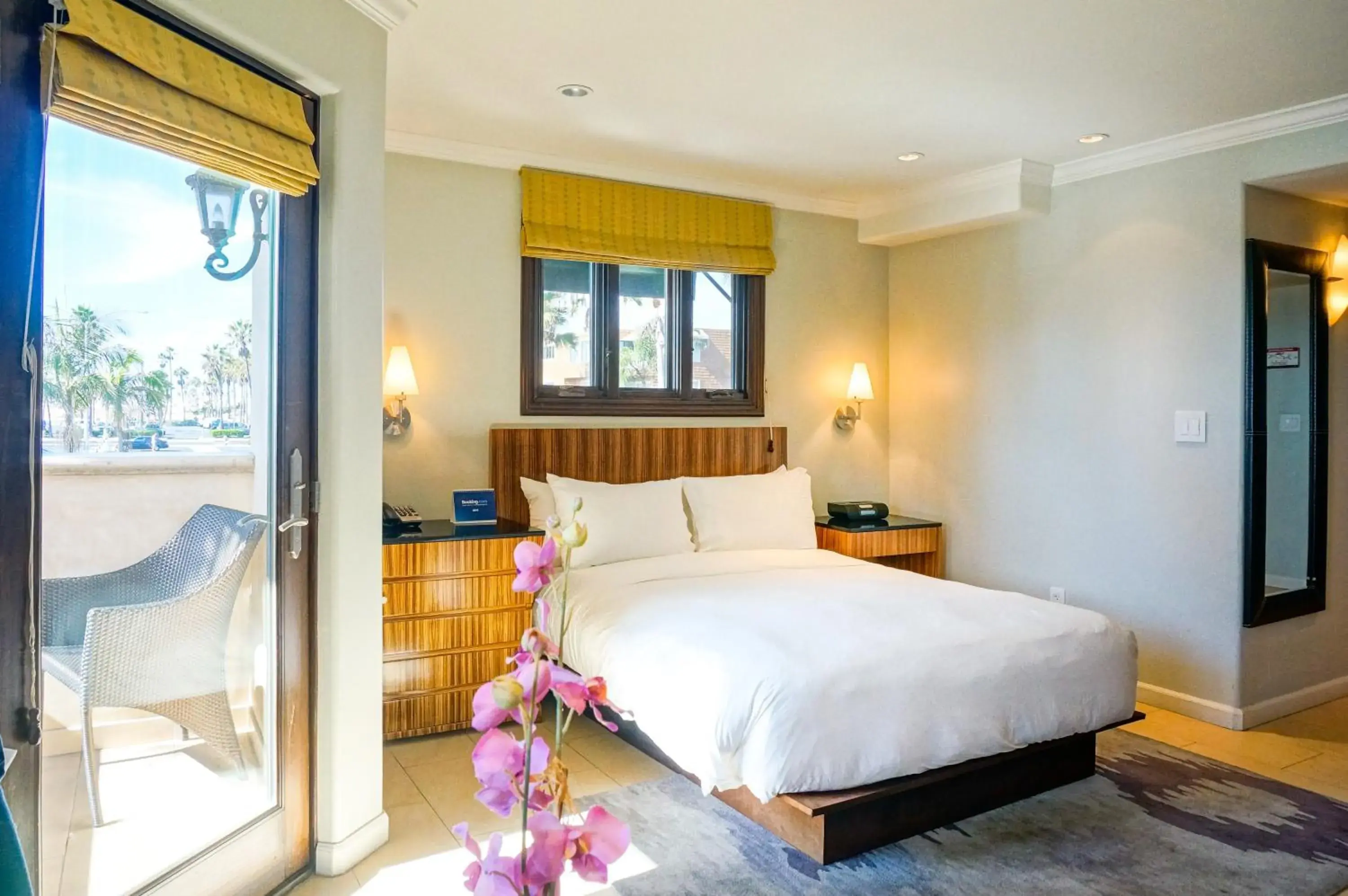 Bed in Balboa Inn, On The Beach At Newport Bed in Balboa Inn, On The Beach At Newport