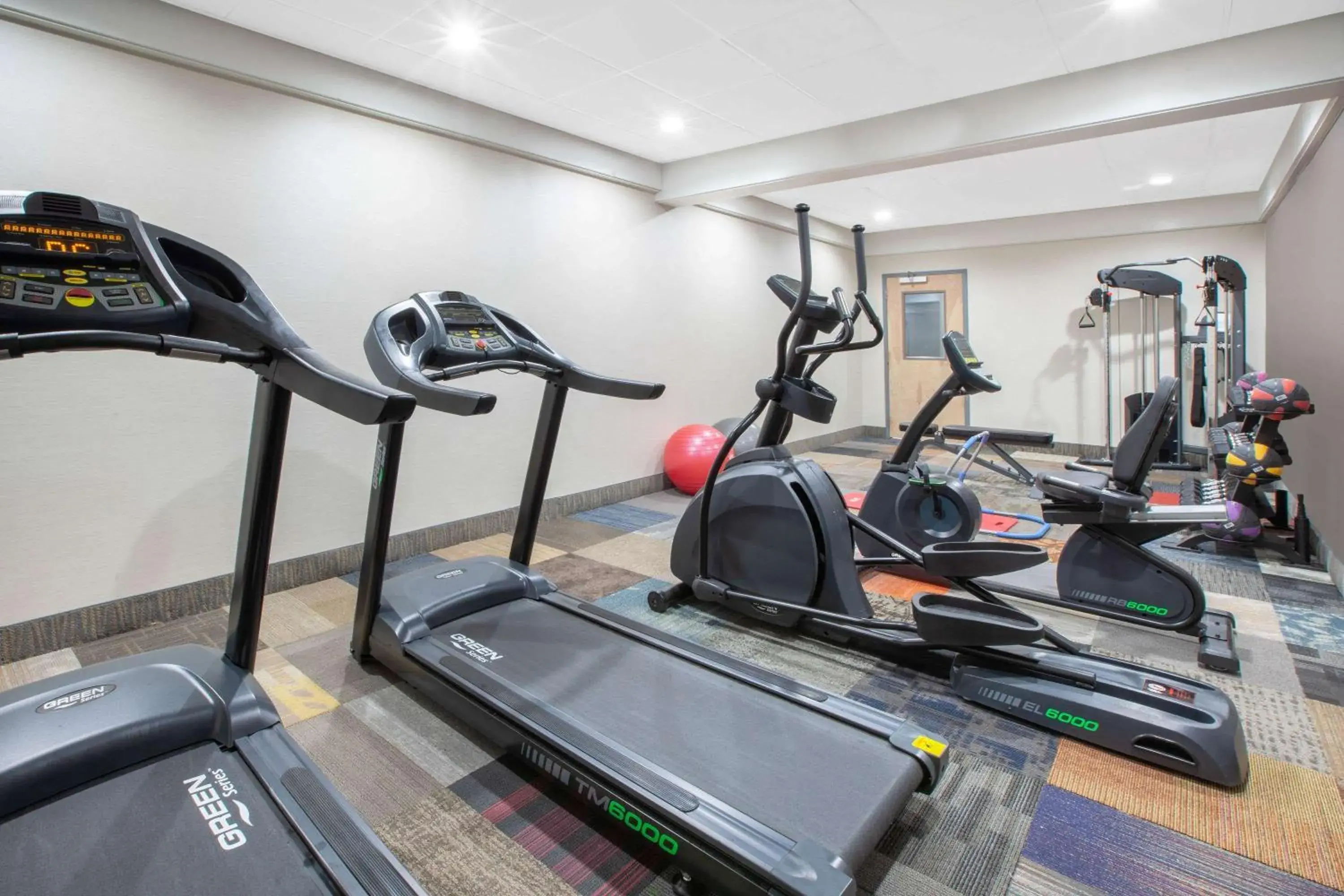 Fitness centre/facilities, Fitness Center/Facilities in Baymont by Wyndham Grand Rapids Near Downtown