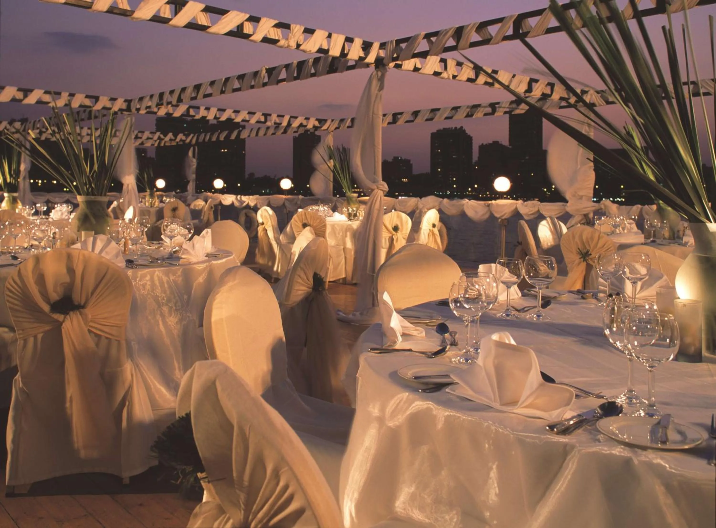 Restaurant/places to eat in Hilton Cairo Grand Nile