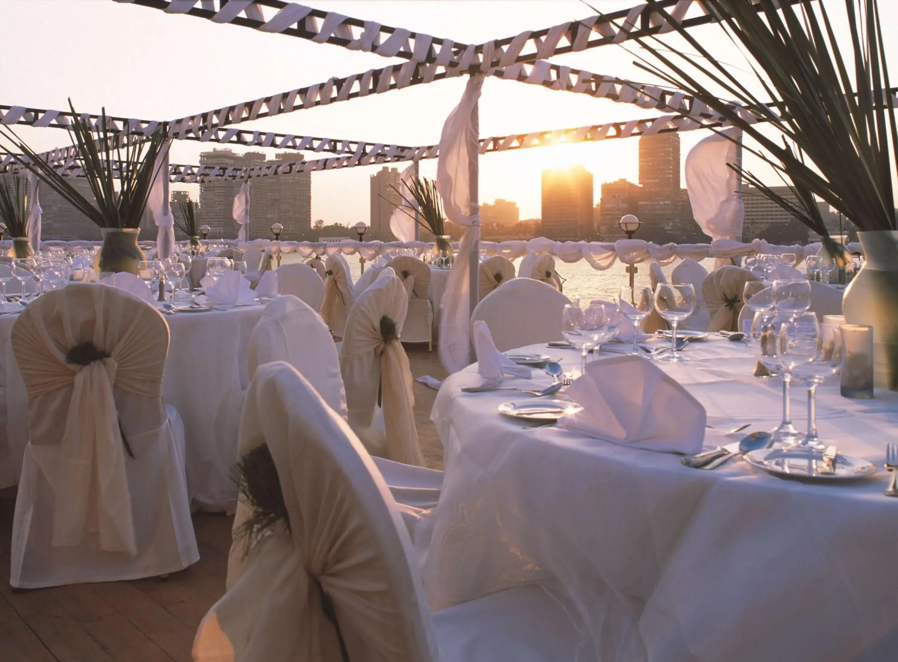 Restaurant/places to eat in Hilton Cairo Grand Nile Restaurant/places to eat in Hilton Cairo Grand Nile