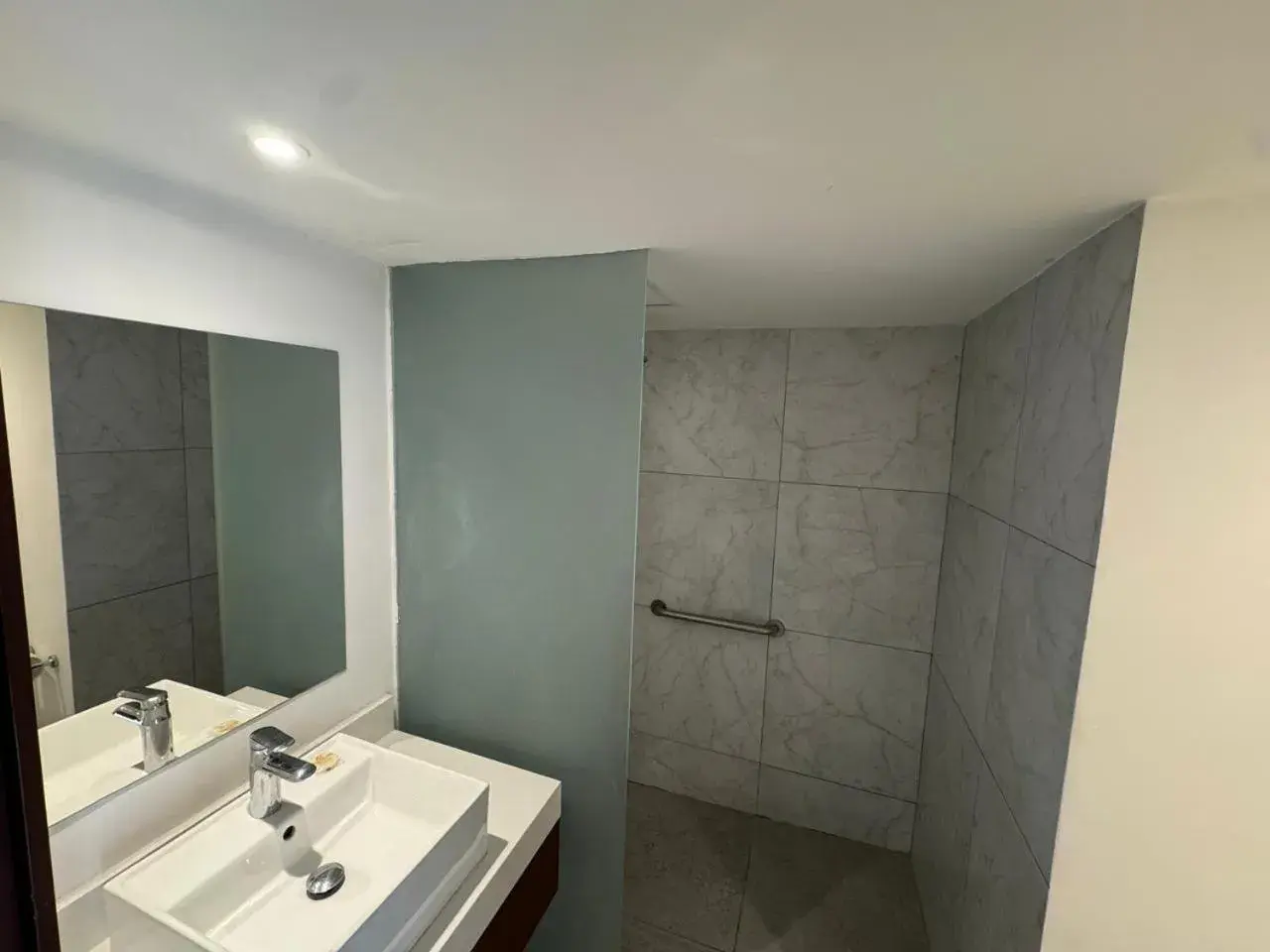 Bathroom in Hotel Colonial de Merida Bathroom in Hotel Colonial de Merida